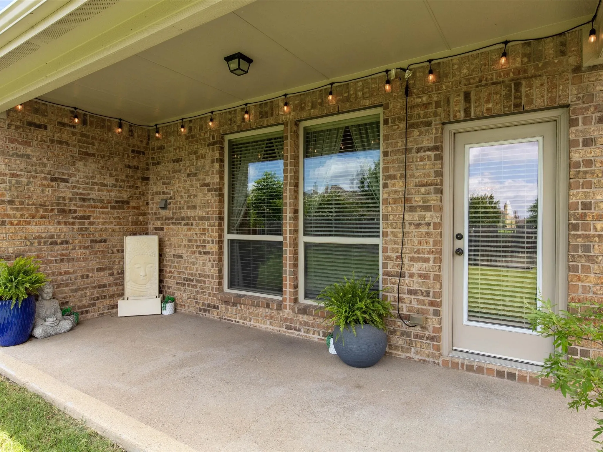 Single Family Residence For Sale in Tarrant County , 8720 Devonshire Drive, Fort Worth, Texas 76131, 3 Bedroom, 3 Bathroom, 2 Garage spaces, 2,547 Sqft, built in 2009, mls#21391579, Real Estate Agent in Fort Worth, Homes For Sale in Tarrant county, Homes For Sale in Fort Worth, Realtor in Fort Worth Texas, Real Estate Brokerage Independent Realty Texas, Luminita Cordes Realtor