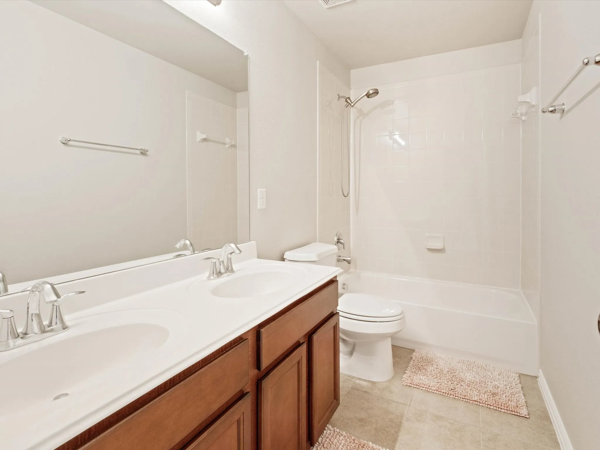 Single Family Residence For Sale in Tarrant County , 8720 Devonshire Drive, Fort Worth, Texas 76131, 3 Bedroom, 3 Bathroom, 2 Garage spaces, 2,547 Sqft, built in 2009, mls#21391579, Real Estate Agent in Fort Worth, Homes For Sale in Tarrant county, Homes For Sale in Fort Worth, Realtor in Fort Worth Texas, Real Estate Brokerage Independent Realty Texas, Luminita Cordes Realtor