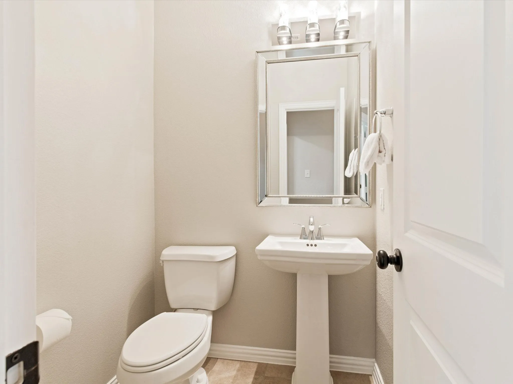 Single Family Residence For Sale in Tarrant County , 8720 Devonshire Drive, Fort Worth, Texas 76131, 3 Bedroom, 3 Bathroom, 2 Garage spaces, 2,547 Sqft, built in 2009, mls#21391579, Real Estate Agent in Fort Worth, Homes For Sale in Tarrant county, Homes For Sale in Fort Worth, Realtor in Fort Worth Texas, Real Estate Brokerage Independent Realty Texas, Luminita Cordes Realtor
