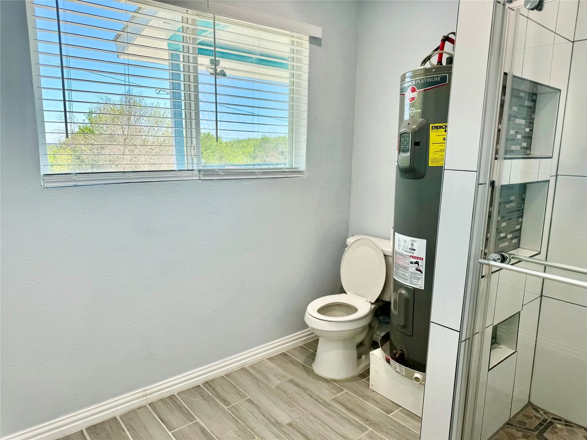 Single Family Residence For Rent in Hood County , 2618 Creekview Drive, Granbury, Texas 76048, 4 Bedroom, 3 Bathroom, Garage spaces, 1,480 Sqft, built in 2019, mls#21390888, Real Estate Agent in Granbury, Homes For Rent in Hood county, Homes For Rent in Granbury, Realtor in Granbury Texas, Real Estate Brokerage Independent Realty Texas, Luminita Cordes Realtor