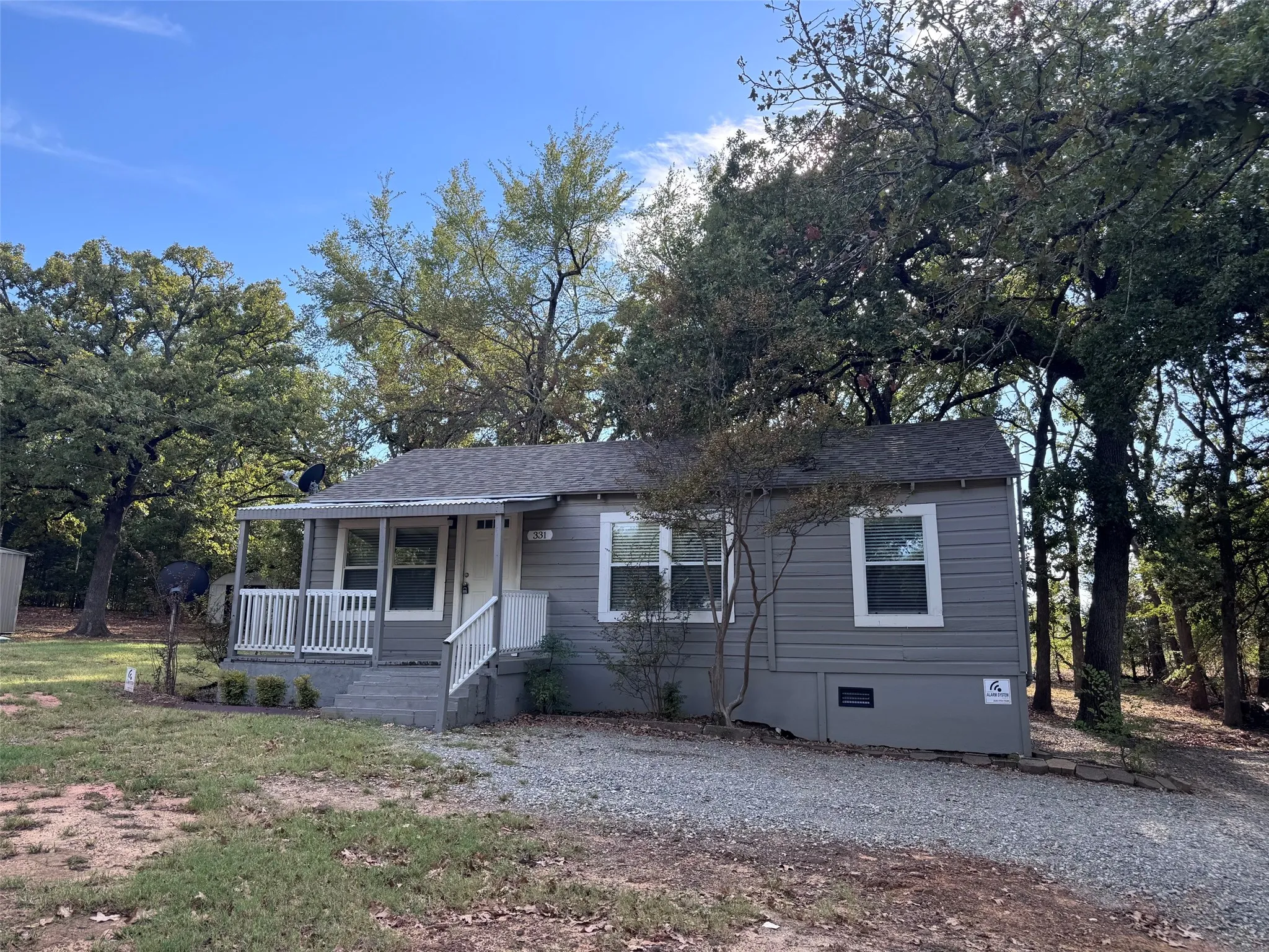 Single Family Residence For Rent in Grayson County , 331 Frosty Hollow Road, Denison, Texas 75021, 2 Bedroom, 1 Bathroom, Garage spaces, 700 Sqft, built in 1945, mls#21391510, Real Estate Agent in Denison, Homes For Rent in Grayson county, Homes For Rent in Denison, Realtor in Denison Texas, Real Estate Brokerage Independent Realty Texas, Luminita Cordes Realtor