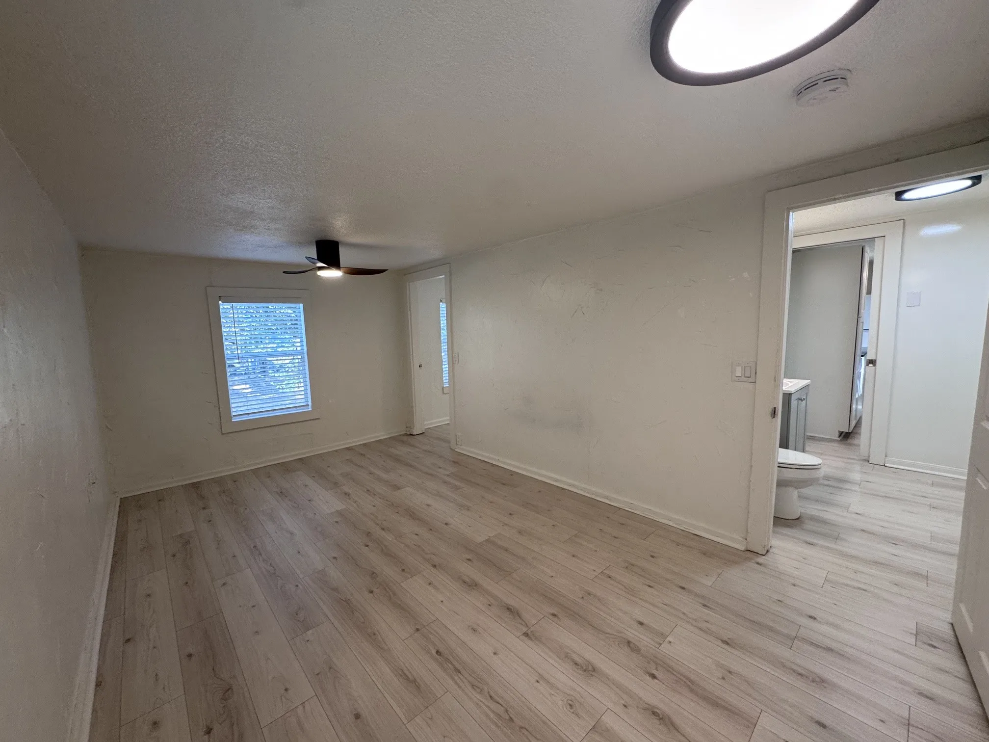 Single Family Residence For Rent in Grayson County , 331 Frosty Hollow Road, Denison, Texas 75021, 2 Bedroom, 1 Bathroom, Garage spaces, 700 Sqft, built in 1945, mls#21391510, Real Estate Agent in Denison, Homes For Rent in Grayson county, Homes For Rent in Denison, Realtor in Denison Texas, Real Estate Brokerage Independent Realty Texas, Luminita Cordes Realtor