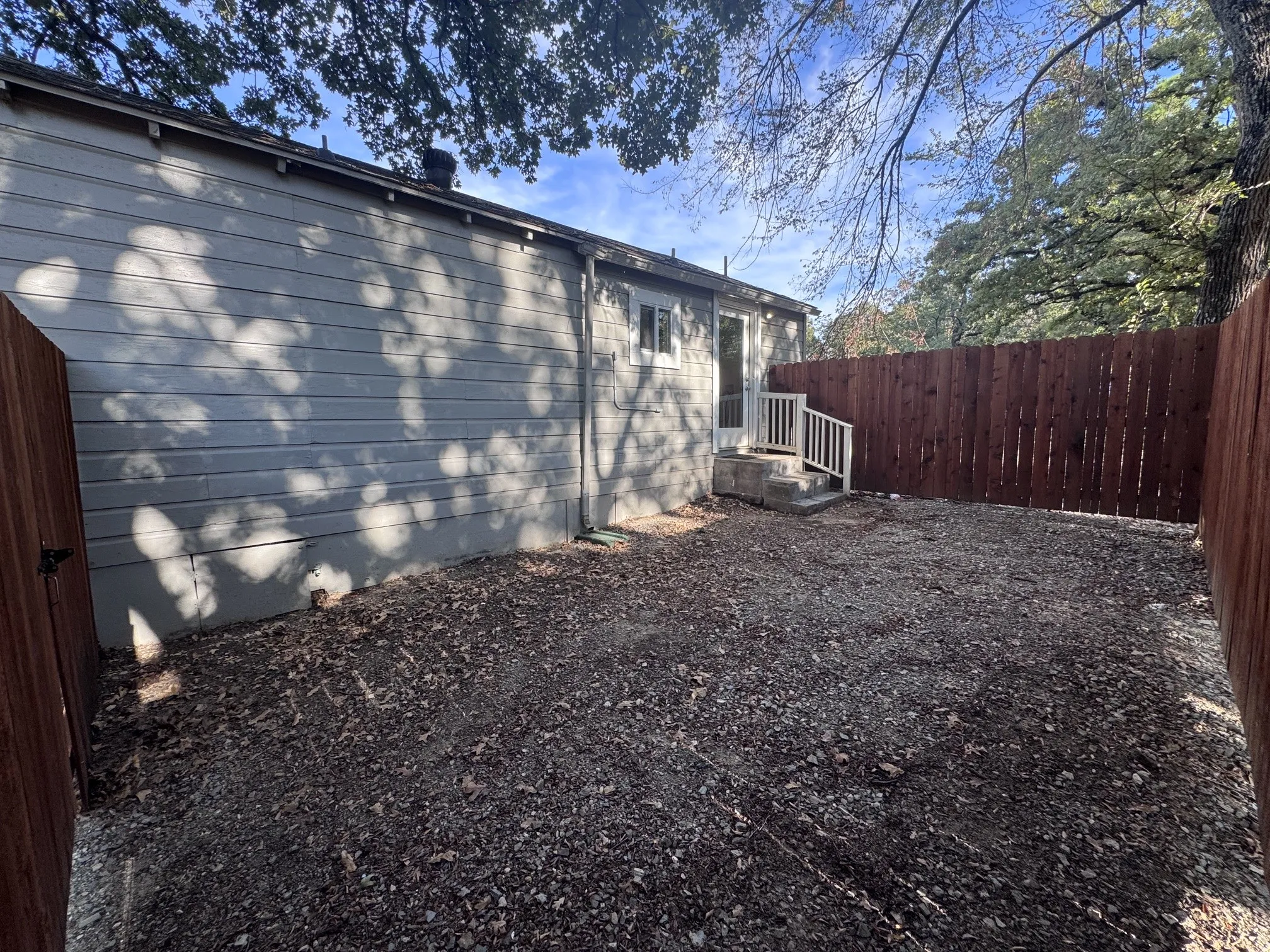 Single Family Residence For Rent in Grayson County , 331 Frosty Hollow Road, Denison, Texas 75021, 2 Bedroom, 1 Bathroom, Garage spaces, 700 Sqft, built in 1945, mls#21391510, Real Estate Agent in Denison, Homes For Rent in Grayson county, Homes For Rent in Denison, Realtor in Denison Texas, Real Estate Brokerage Independent Realty Texas, Luminita Cordes Realtor