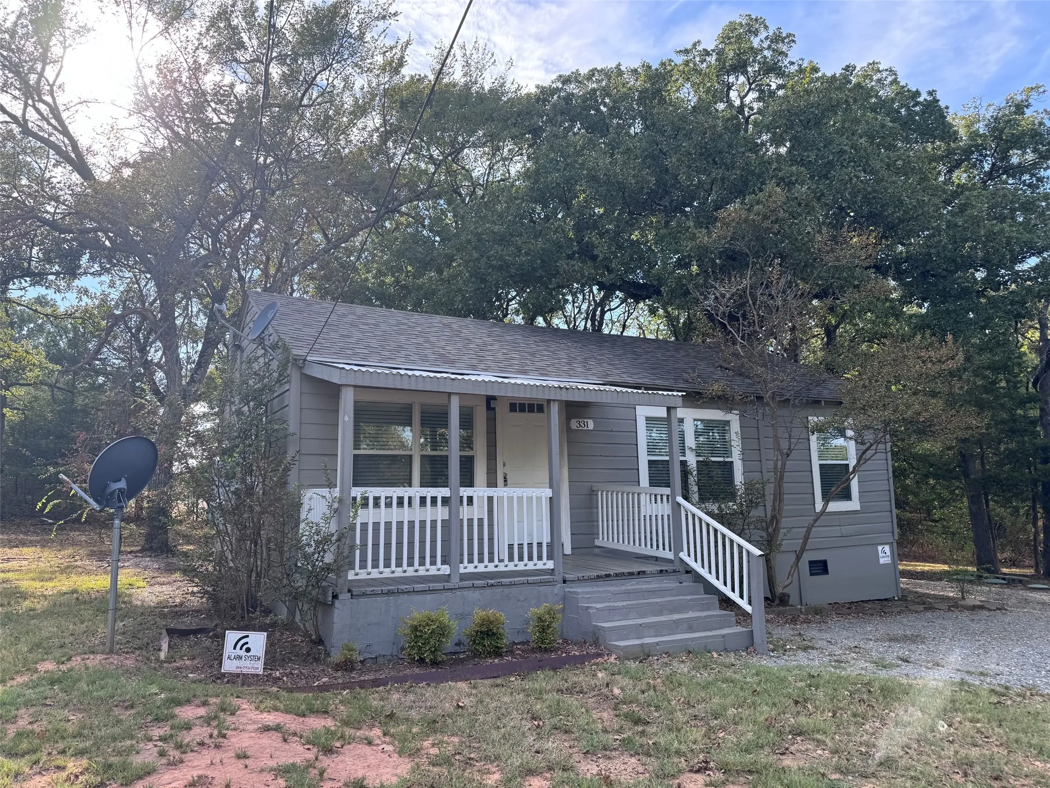 Single Family Residence For Rent in Grayson County , 331 Frosty Hollow Road, Denison, Texas 75021, 2 Bedroom, 1 Bathroom, Garage spaces, 700 Sqft, built in 1945, mls#21391510, Real Estate Agent in Denison, Homes For Rent in Grayson county, Homes For Rent in Denison, Realtor in Denison Texas, Real Estate Brokerage Independent Realty Texas, Luminita Cordes Realtor