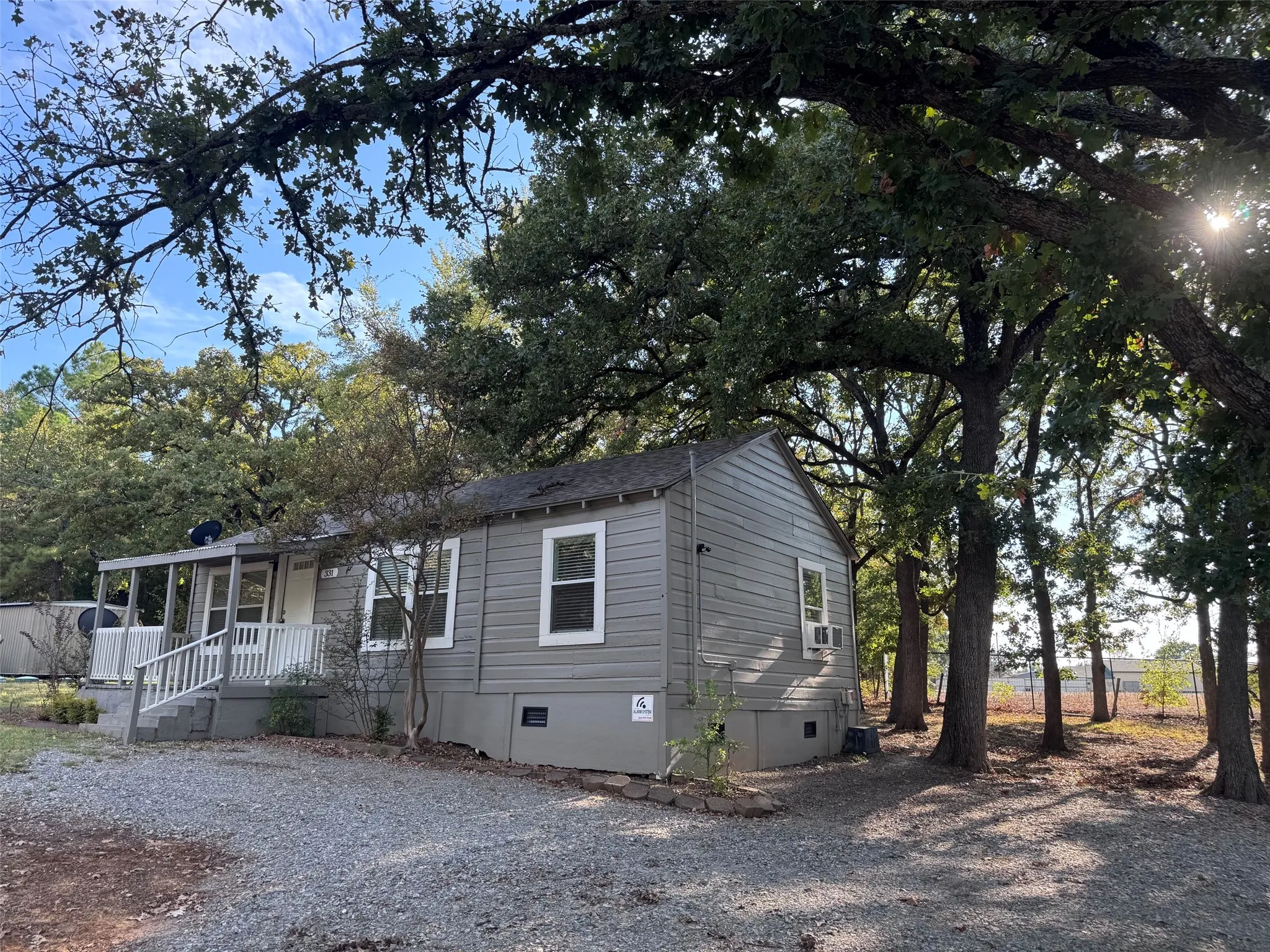 Single Family Residence For Rent in Grayson County , 331 Frosty Hollow Road, Denison, Texas 75021, 2 Bedroom, 1 Bathroom, Garage spaces, 700 Sqft, built in 1945, mls#21391510, Real Estate Agent in Denison, Homes For Rent in Grayson county, Homes For Rent in Denison, Realtor in Denison Texas, Real Estate Brokerage Independent Realty Texas, Luminita Cordes Realtor