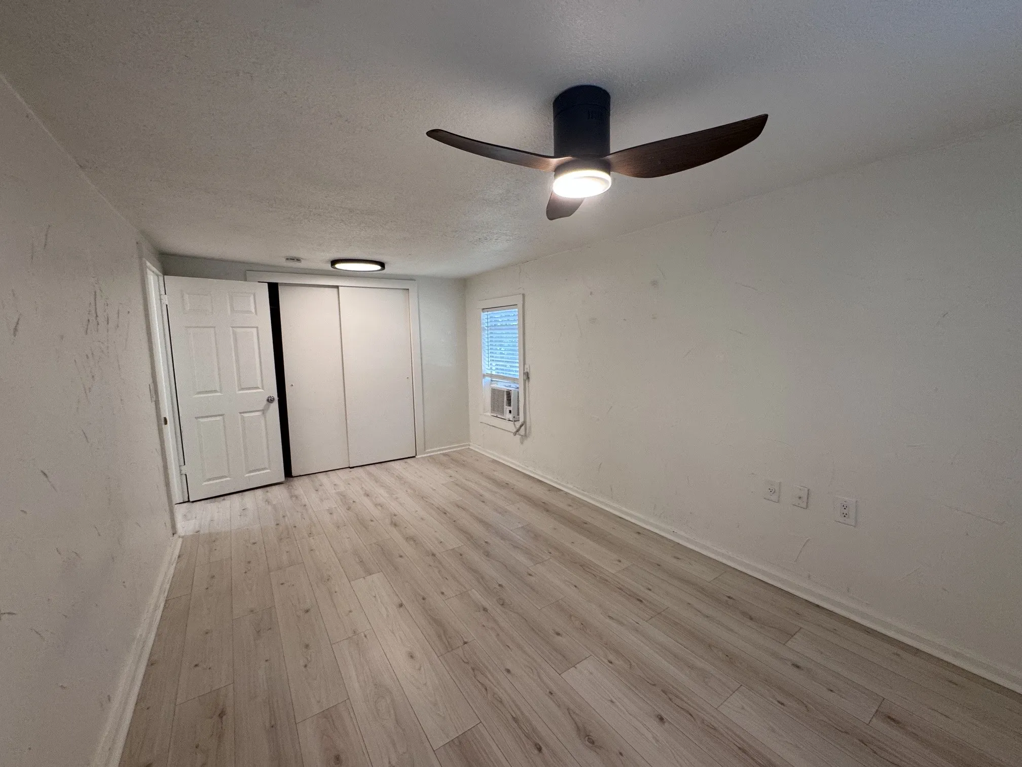 Single Family Residence For Rent in Grayson County , 331 Frosty Hollow Road, Denison, Texas 75021, 2 Bedroom, 1 Bathroom, Garage spaces, 700 Sqft, built in 1945, mls#21391510, Real Estate Agent in Denison, Homes For Rent in Grayson county, Homes For Rent in Denison, Realtor in Denison Texas, Real Estate Brokerage Independent Realty Texas, Luminita Cordes Realtor
