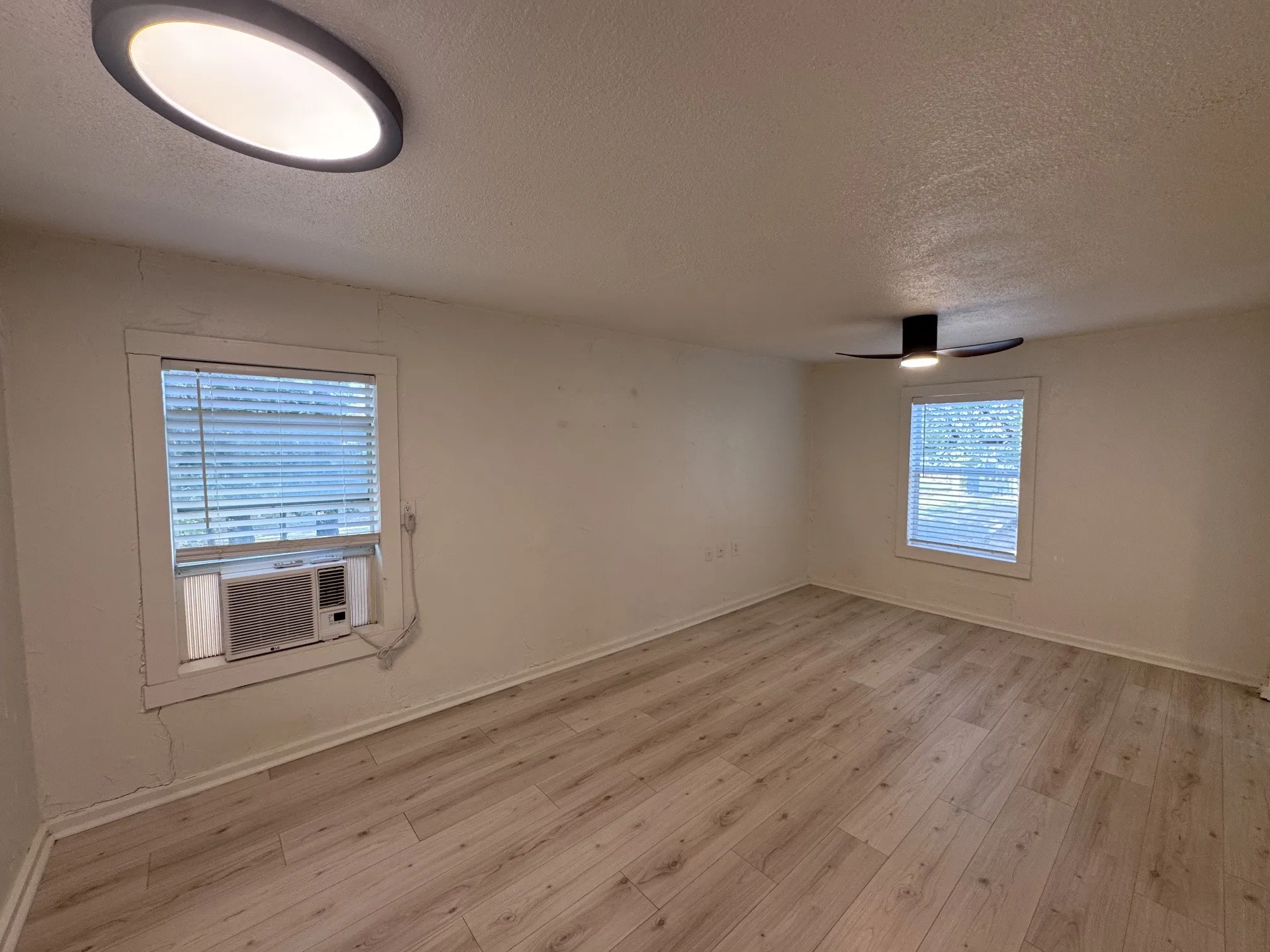 Single Family Residence For Rent in Grayson County , 331 Frosty Hollow Road, Denison, Texas 75021, 2 Bedroom, 1 Bathroom, Garage spaces, 700 Sqft, built in 1945, mls#21391510, Real Estate Agent in Denison, Homes For Rent in Grayson county, Homes For Rent in Denison, Realtor in Denison Texas, Real Estate Brokerage Independent Realty Texas, Luminita Cordes Realtor