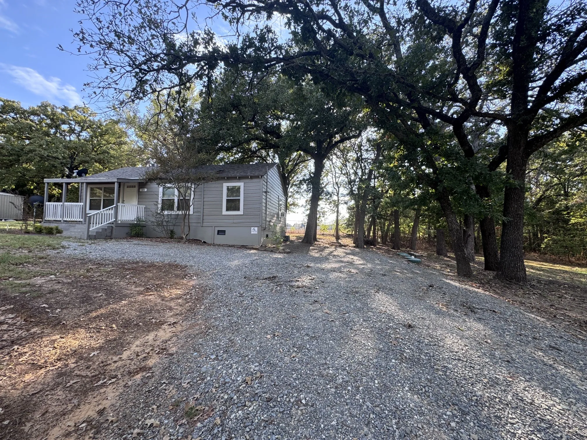 Single Family Residence For Rent in Grayson County , 331 Frosty Hollow Road, Denison, Texas 75021, 2 Bedroom, 1 Bathroom, Garage spaces, 700 Sqft, built in 1945, mls#21391510, Real Estate Agent in Denison, Homes For Rent in Grayson county, Homes For Rent in Denison, Realtor in Denison Texas, Real Estate Brokerage Independent Realty Texas, Luminita Cordes Realtor