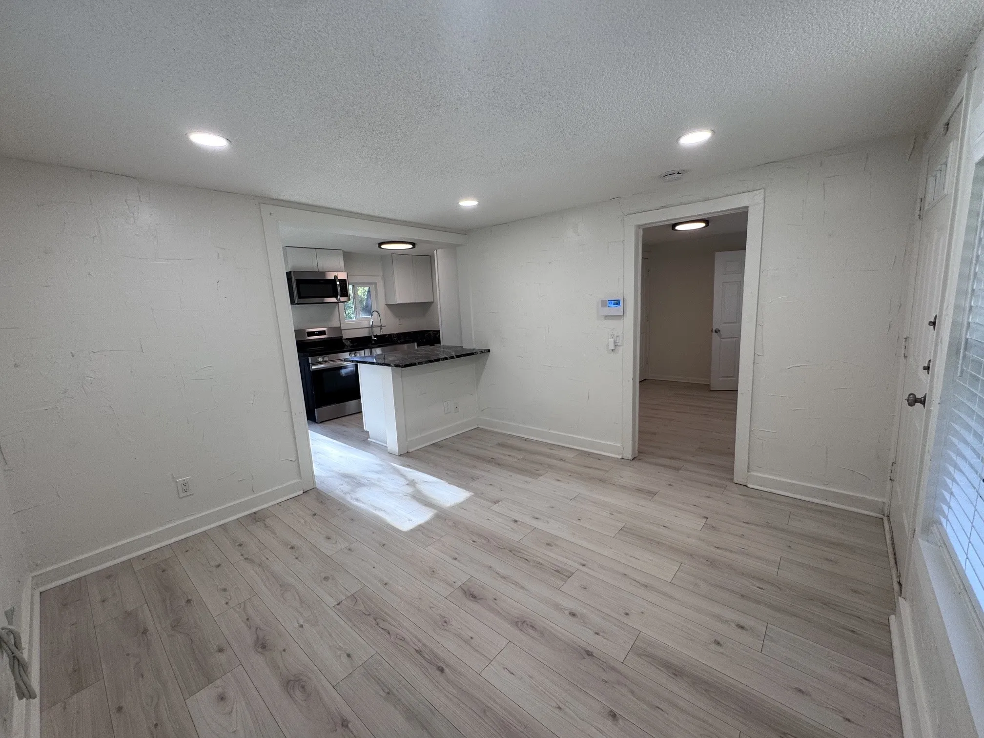 Single Family Residence For Rent in Grayson County , 331 Frosty Hollow Road, Denison, Texas 75021, 2 Bedroom, 1 Bathroom, Garage spaces, 700 Sqft, built in 1945, mls#21391510, Real Estate Agent in Denison, Homes For Rent in Grayson county, Homes For Rent in Denison, Realtor in Denison Texas, Real Estate Brokerage Independent Realty Texas, Luminita Cordes Realtor