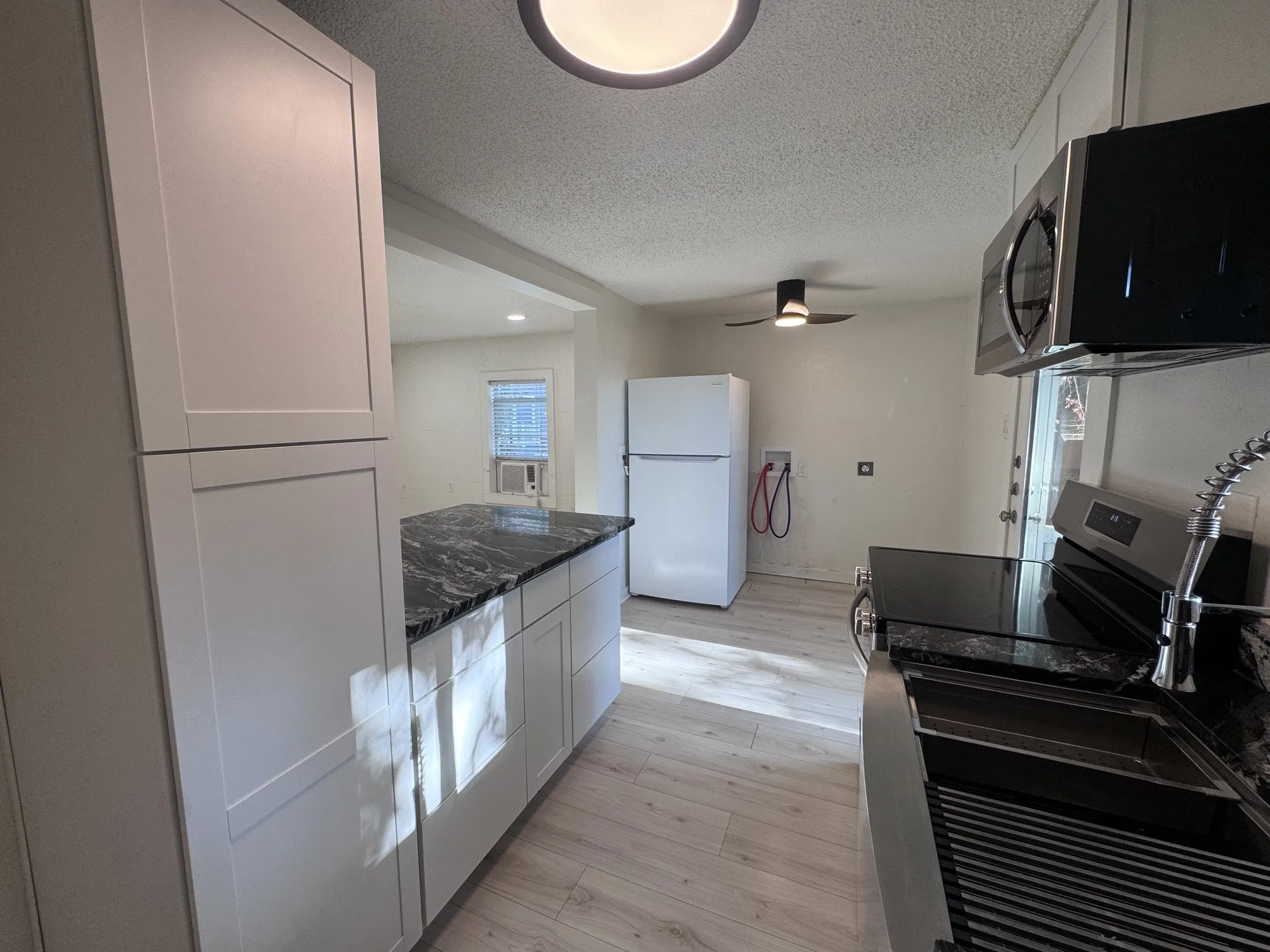 Single Family Residence For Rent in Grayson County , 331 Frosty Hollow Road, Denison, Texas 75021, 2 Bedroom, 1 Bathroom, Garage spaces, 700 Sqft, built in 1945, mls#21391510, Real Estate Agent in Denison, Homes For Rent in Grayson county, Homes For Rent in Denison, Realtor in Denison Texas, Real Estate Brokerage Independent Realty Texas, Luminita Cordes Realtor