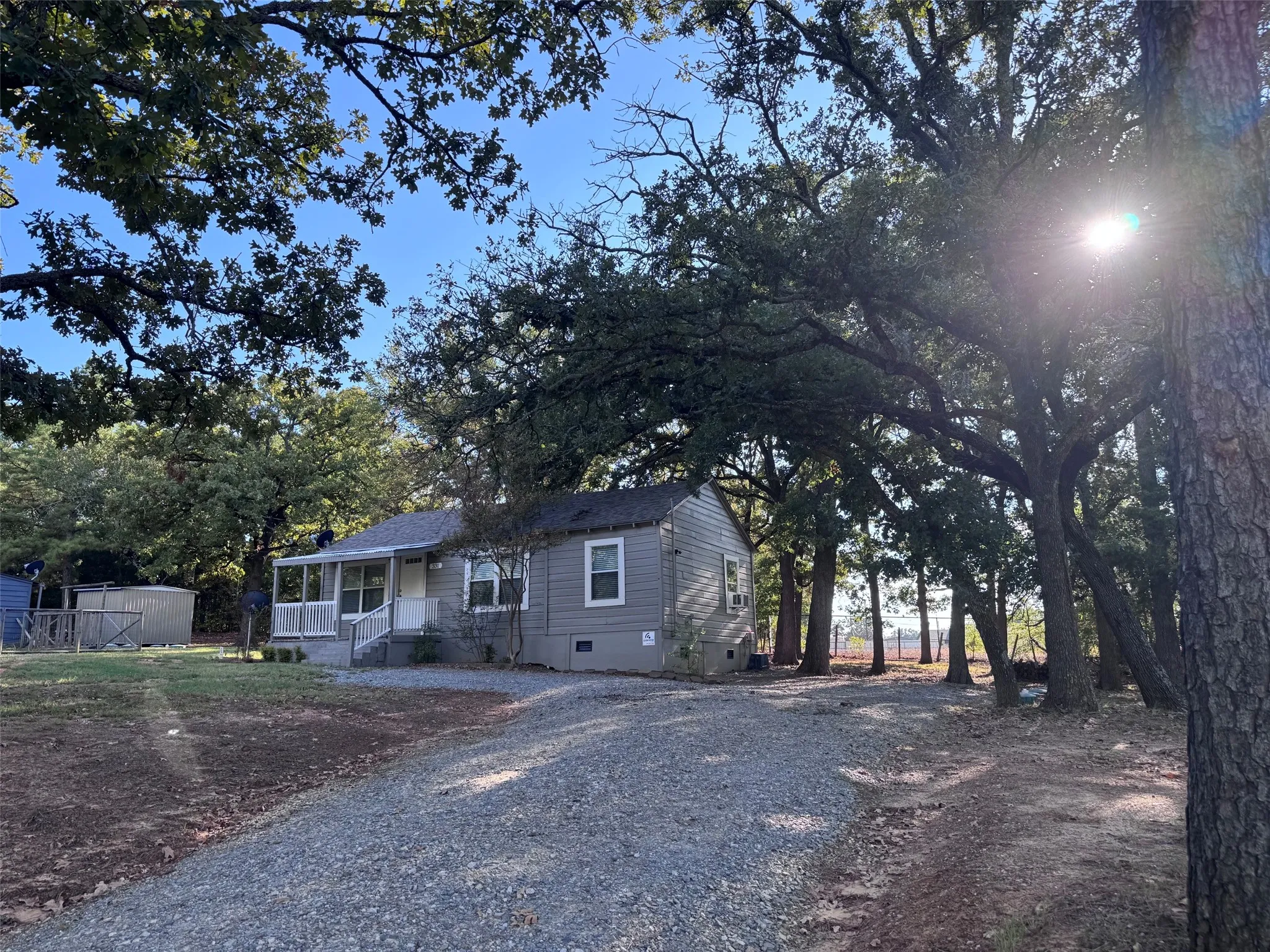 Single Family Residence For Rent in Grayson County , 331 Frosty Hollow Road, Denison, Texas 75021, 2 Bedroom, 1 Bathroom, Garage spaces, 700 Sqft, built in 1945, mls#21391510, Real Estate Agent in Denison, Homes For Rent in Grayson county, Homes For Rent in Denison, Realtor in Denison Texas, Real Estate Brokerage Independent Realty Texas, Luminita Cordes Realtor