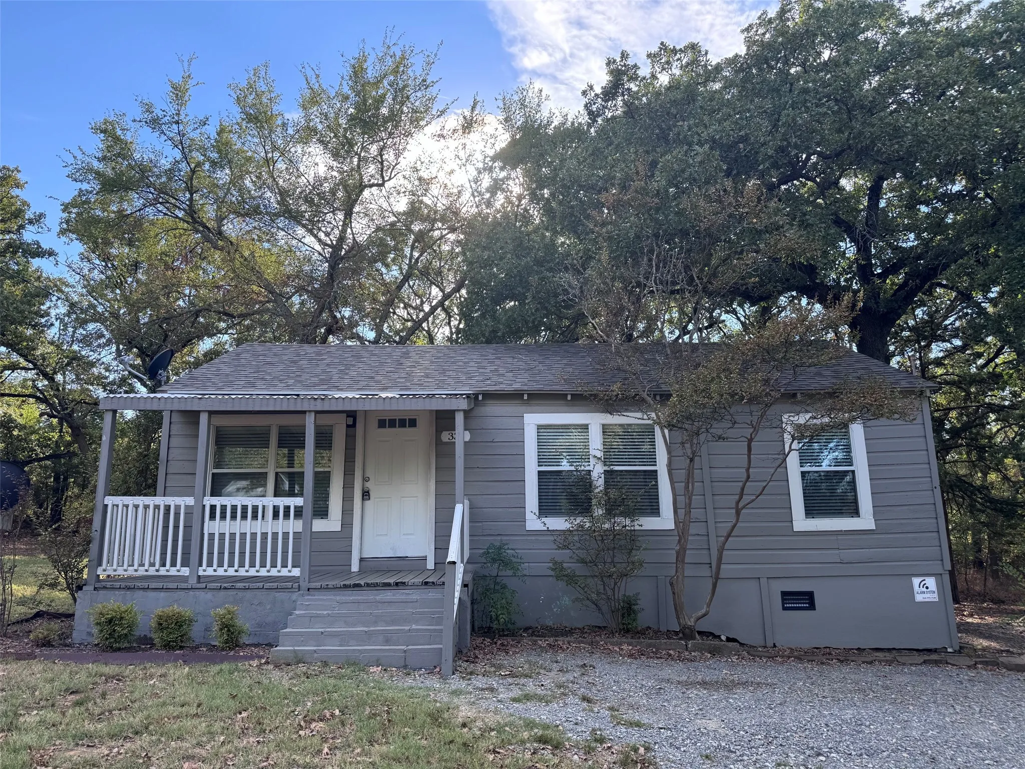 Single Family Residence For Rent in Grayson County , 331 Frosty Hollow Road, Denison, Texas 75021, 2 Bedroom, 1 Bathroom, Garage spaces, 700 Sqft, built in 1945, mls#21391510, Real Estate Agent in Denison, Homes For Rent in Grayson county, Homes For Rent in Denison, Realtor in Denison Texas, Real Estate Brokerage Independent Realty Texas, Luminita Cordes Realtor