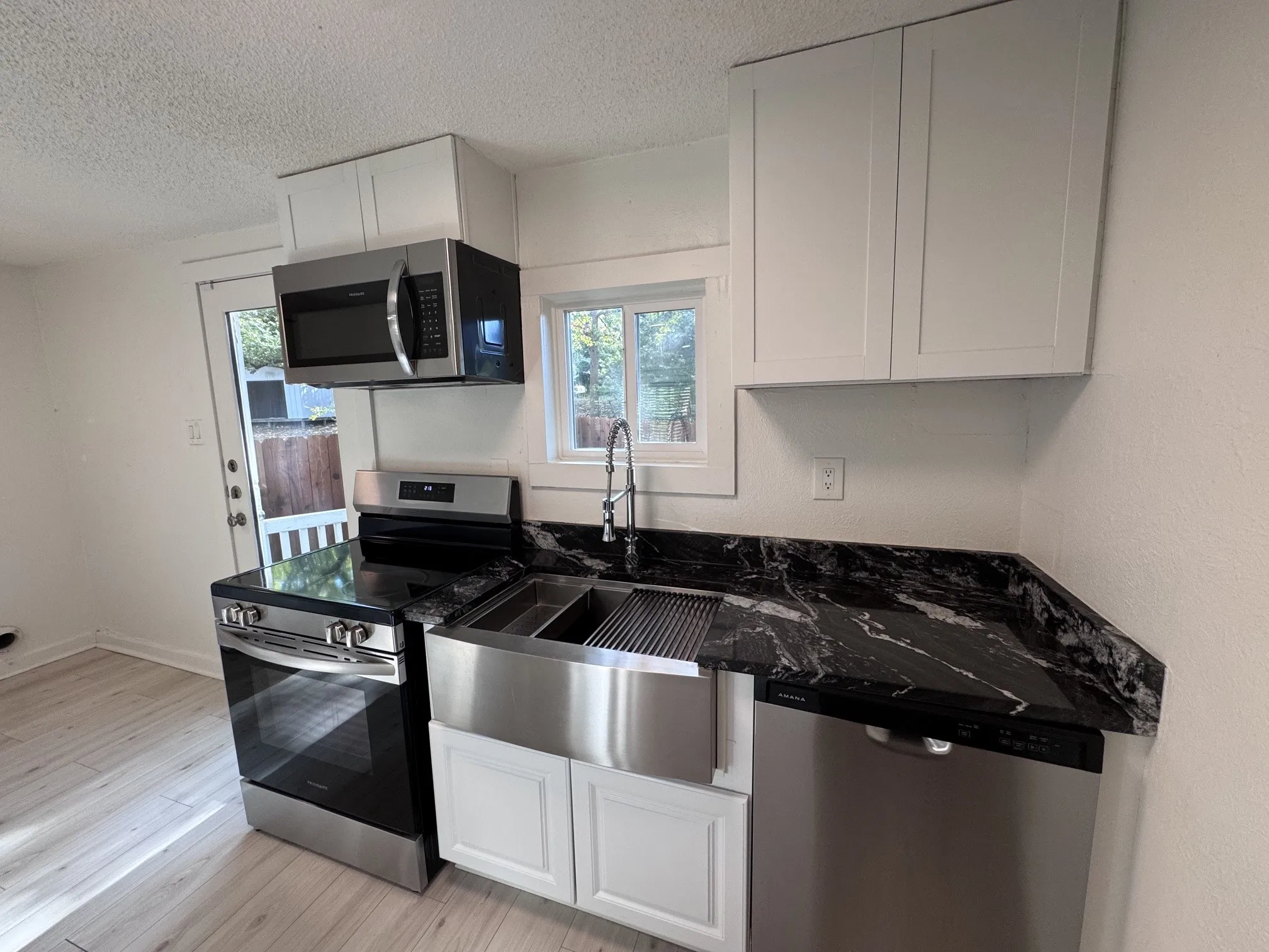 Single Family Residence For Rent in Grayson County , 331 Frosty Hollow Road, Denison, Texas 75021, 2 Bedroom, 1 Bathroom, Garage spaces, 700 Sqft, built in 1945, mls#21391510, Real Estate Agent in Denison, Homes For Rent in Grayson county, Homes For Rent in Denison, Realtor in Denison Texas, Real Estate Brokerage Independent Realty Texas, Luminita Cordes Realtor