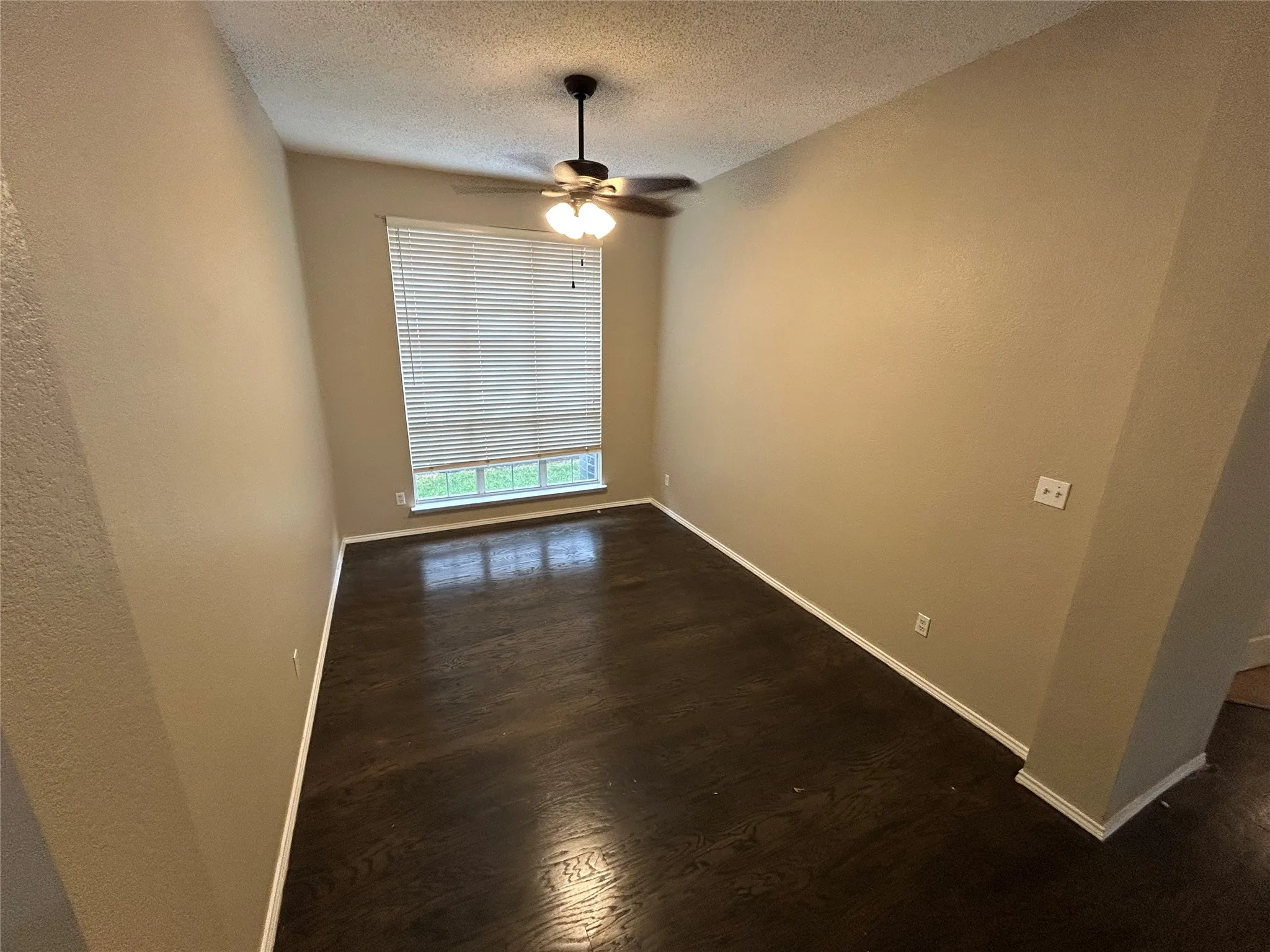 Single Family Residence For Rent in Tarrant County , 6720 Tabor Drive, Arlington, Texas 76002, 3 Bedroom, 2 Bathroom, 2 Garage spaces, 2,180 Sqft, built in 1998, mls#21398097, Real Estate Agent in Arlington, Homes For Rent in Tarrant county, Homes For Rent in Arlington, Realtor in Arlington Texas, Real Estate Brokerage Independent Realty Texas, Luminita Cordes Realtor