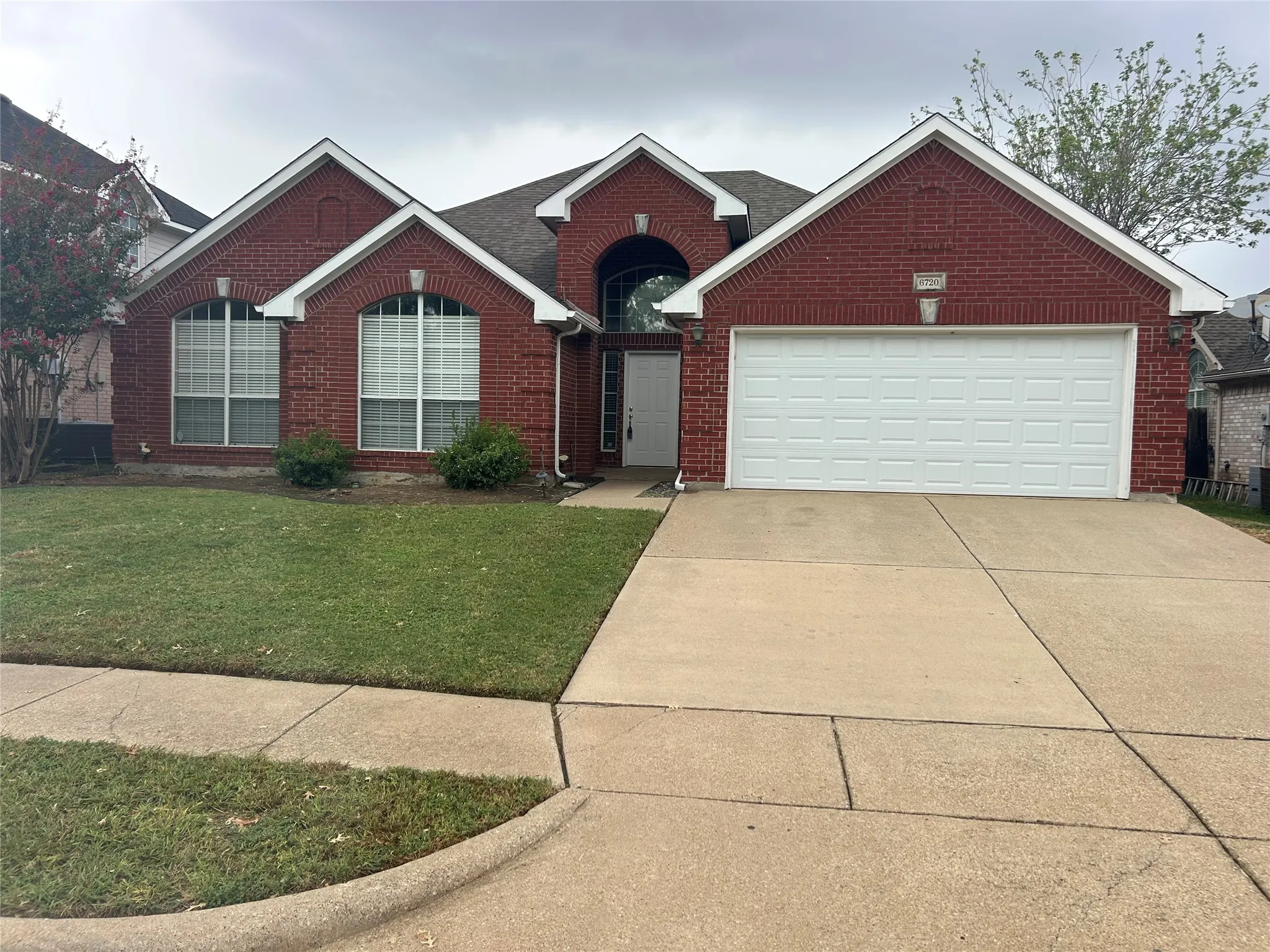 Single Family Residence For Rent in Tarrant County , 6720 Tabor Drive, Arlington, Texas 76002, 3 Bedroom, 2 Bathroom, 2 Garage spaces, 2,180 Sqft, built in 1998, mls#21398097, Real Estate Agent in Arlington, Homes For Rent in Tarrant county, Homes For Rent in Arlington, Realtor in Arlington Texas, Real Estate Brokerage Independent Realty Texas, Luminita Cordes Realtor