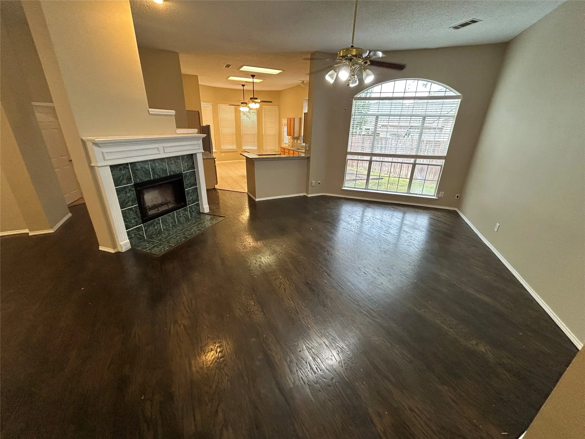 Single Family Residence For Rent in Tarrant County , 6720 Tabor Drive, Arlington, Texas 76002, 3 Bedroom, 2 Bathroom, 2 Garage spaces, 2,180 Sqft, built in 1998, mls#21398097, Real Estate Agent in Arlington, Homes For Rent in Tarrant county, Homes For Rent in Arlington, Realtor in Arlington Texas, Real Estate Brokerage Independent Realty Texas, Luminita Cordes Realtor