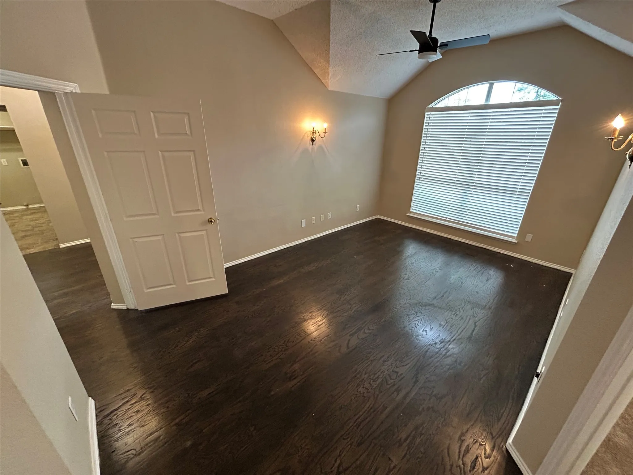 Single Family Residence For Rent in Tarrant County , 6720 Tabor Drive, Arlington, Texas 76002, 3 Bedroom, 2 Bathroom, 2 Garage spaces, 2,180 Sqft, built in 1998, mls#21398097, Real Estate Agent in Arlington, Homes For Rent in Tarrant county, Homes For Rent in Arlington, Realtor in Arlington Texas, Real Estate Brokerage Independent Realty Texas, Luminita Cordes Realtor
