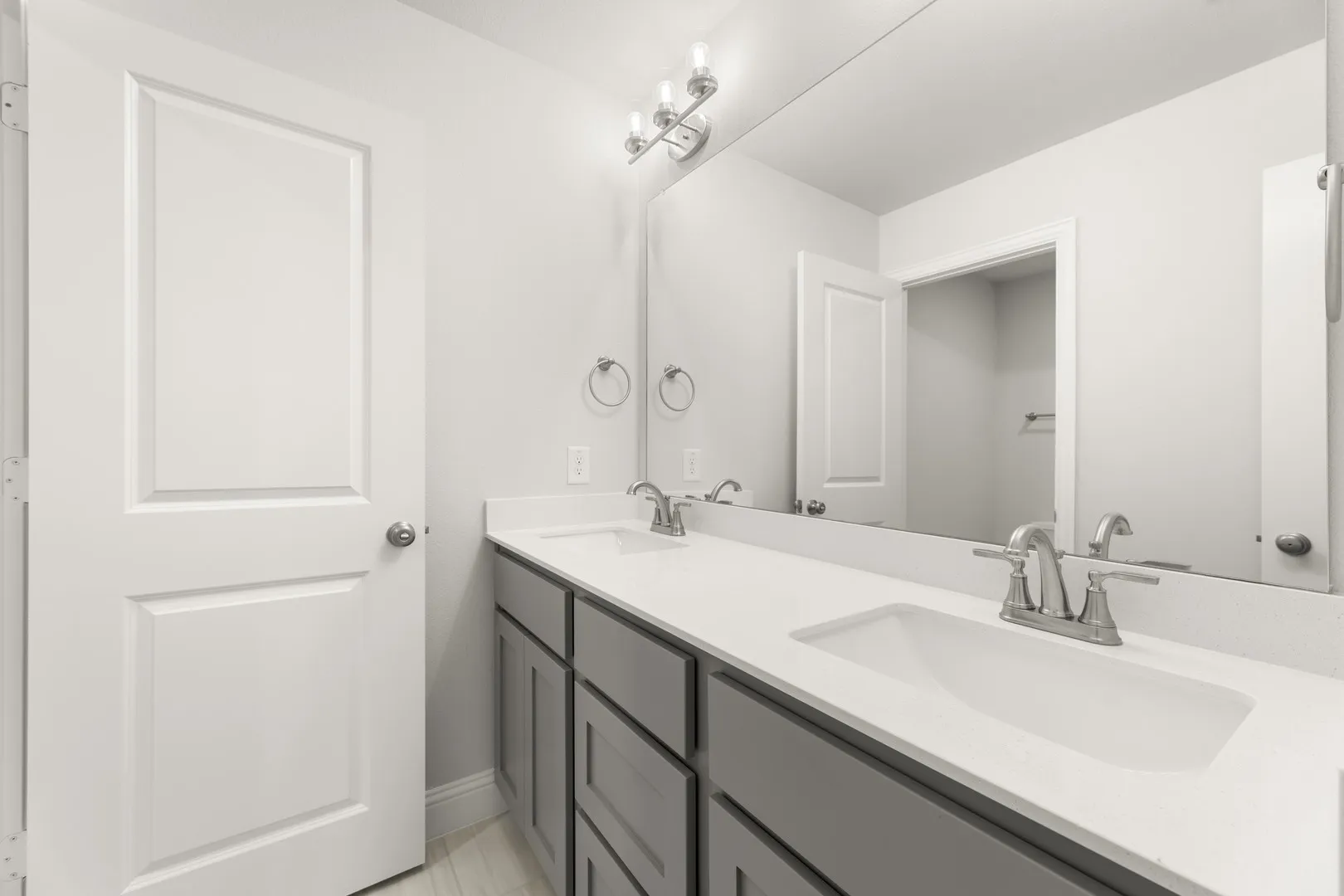 40. 2126 Rhodora - 4th Bath.jpg