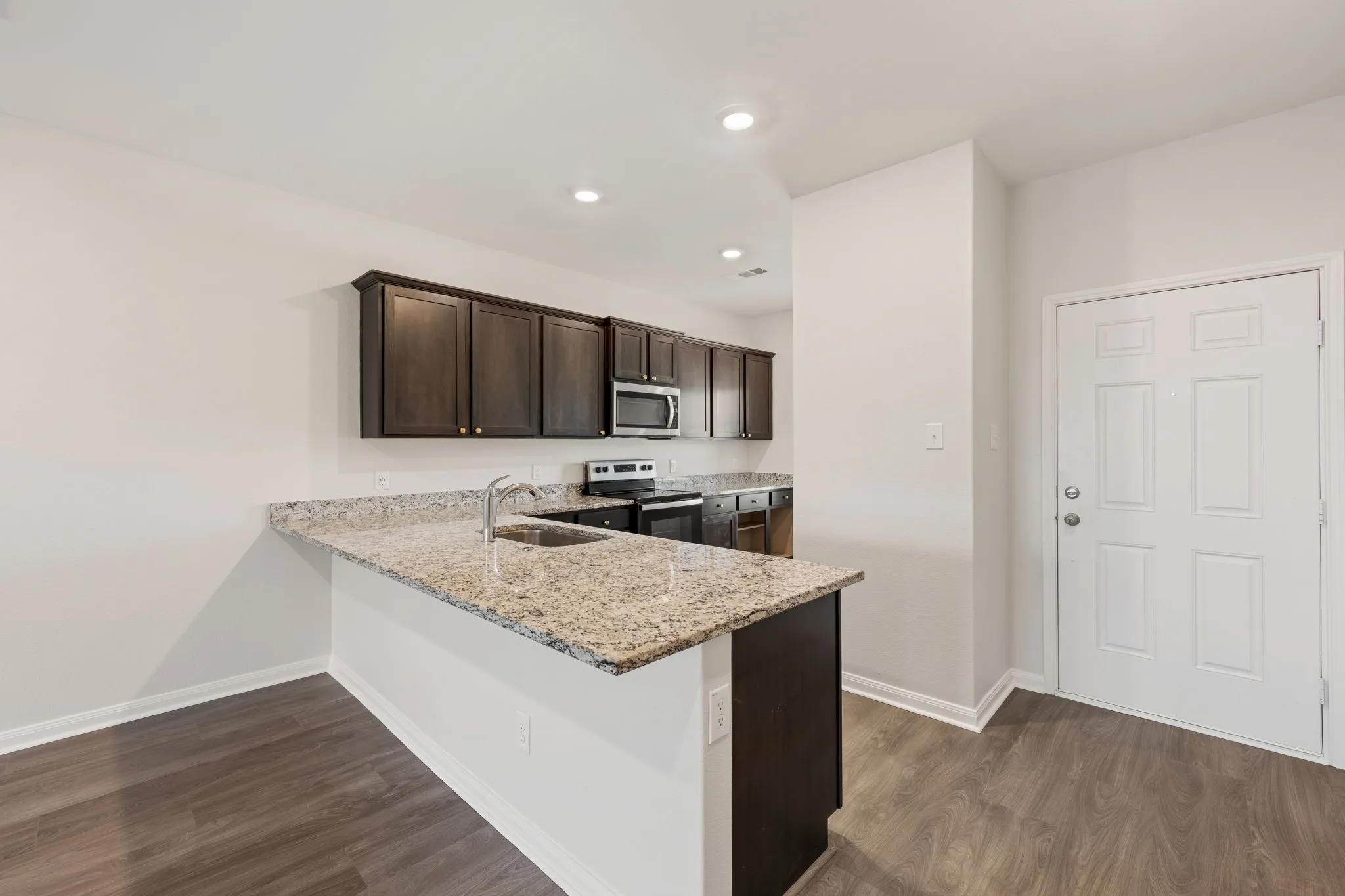 Single Family Residence For Sale in Ellis County , 101 Austin Avenue, Venus, Texas 76084, 5 Bedroom, 3 Bathroom, 2 Garage spaces, 2,587 Sqft, built in 2020, mls#21398109, Real Estate Agent in Venus, Homes For Sale in Ellis county, Homes For Sale in Venus, Realtor in Venus Texas, Real Estate Brokerage Independent Realty Texas, Luminita Cordes Realtor