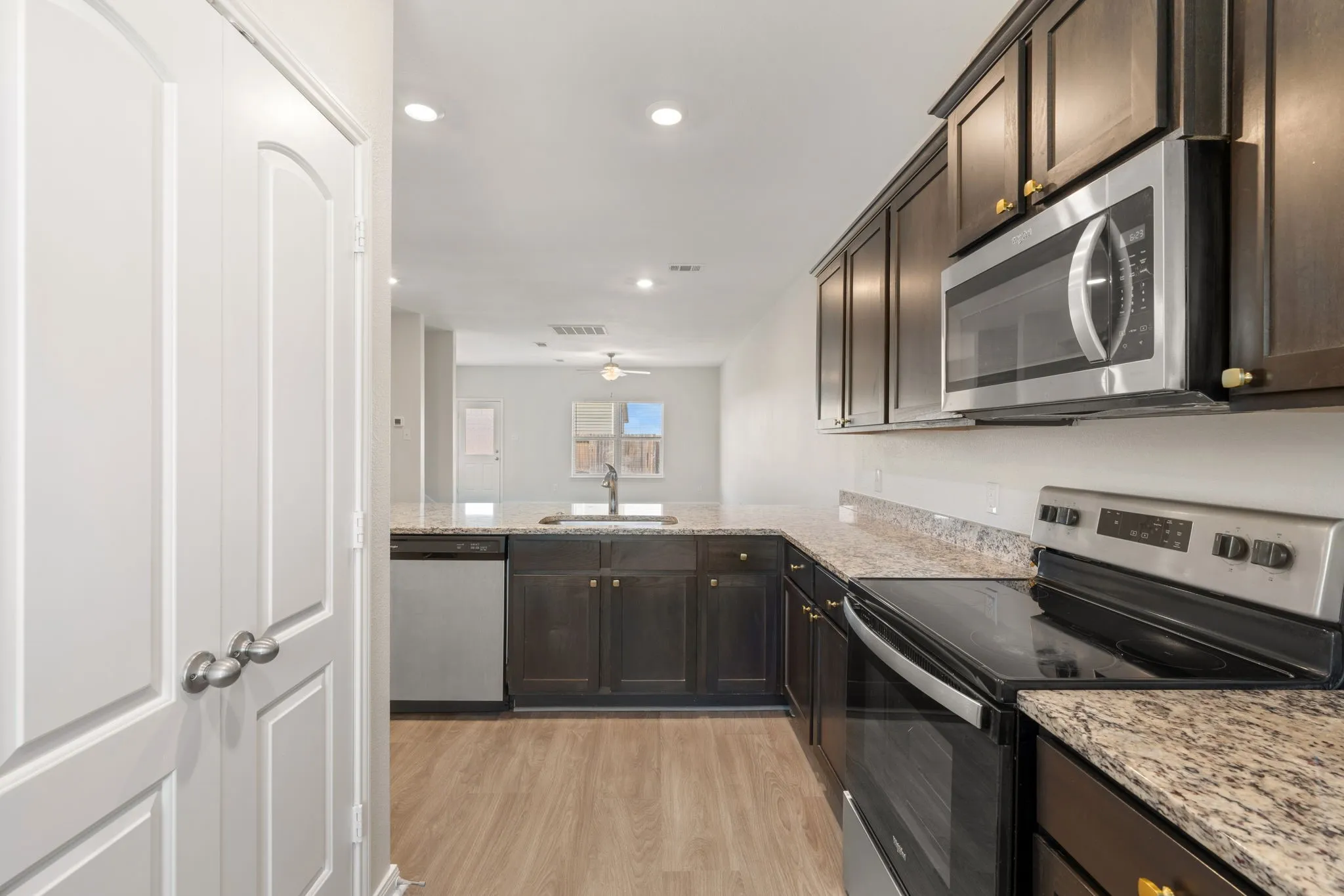 Single Family Residence For Sale in Ellis County , 101 Austin Avenue, Venus, Texas 76084, 5 Bedroom, 3 Bathroom, 2 Garage spaces, 2,587 Sqft, built in 2020, mls#21398109, Real Estate Agent in Venus, Homes For Sale in Ellis county, Homes For Sale in Venus, Realtor in Venus Texas, Real Estate Brokerage Independent Realty Texas, Luminita Cordes Realtor