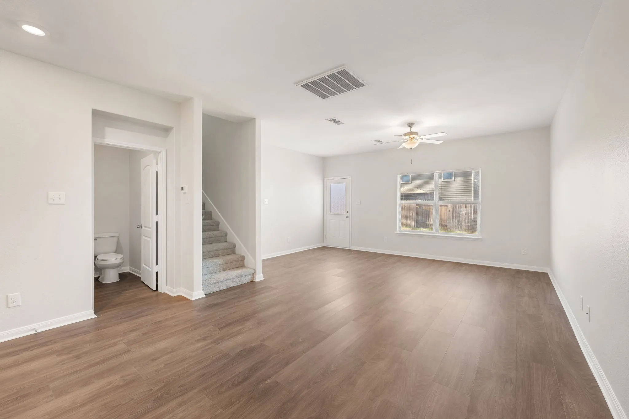 Single Family Residence For Sale in Ellis County , 101 Austin Avenue, Venus, Texas 76084, 5 Bedroom, 3 Bathroom, 2 Garage spaces, 2,587 Sqft, built in 2020, mls#21398109, Real Estate Agent in Venus, Homes For Sale in Ellis county, Homes For Sale in Venus, Realtor in Venus Texas, Real Estate Brokerage Independent Realty Texas, Luminita Cordes Realtor