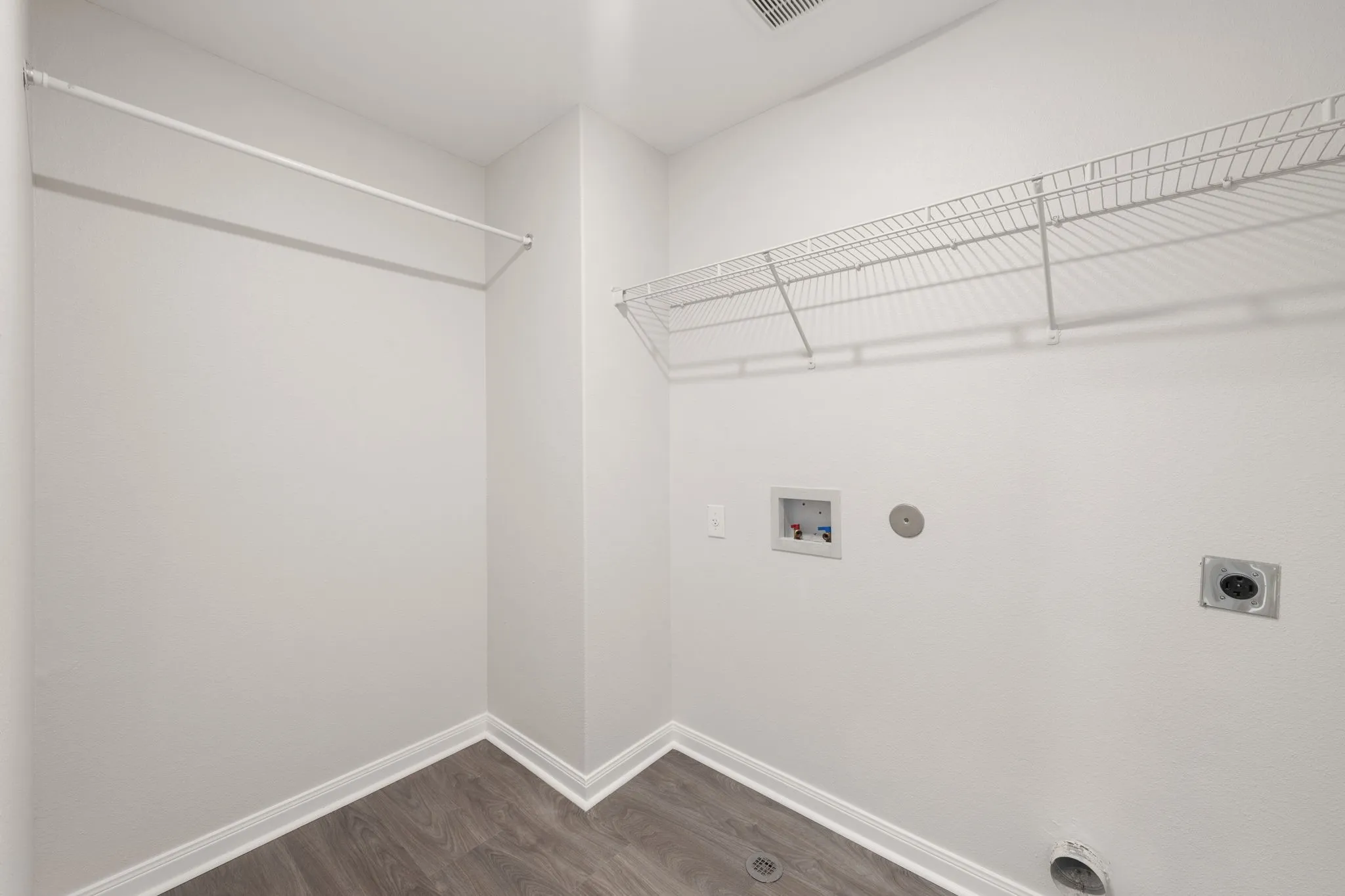 Single Family Residence For Sale in Ellis County , 101 Austin Avenue, Venus, Texas 76084, 5 Bedroom, 3 Bathroom, 2 Garage spaces, 2,587 Sqft, built in 2020, mls#21398109, Real Estate Agent in Venus, Homes For Sale in Ellis county, Homes For Sale in Venus, Realtor in Venus Texas, Real Estate Brokerage Independent Realty Texas, Luminita Cordes Realtor