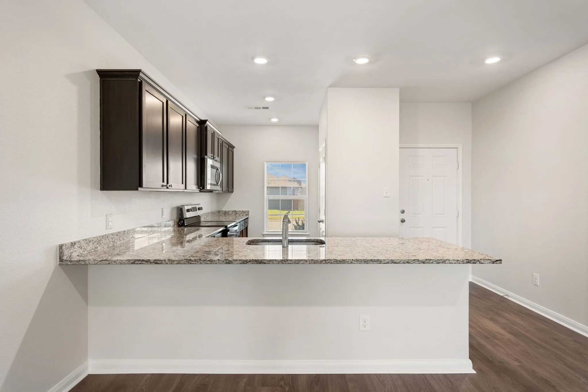 Single Family Residence For Sale in Ellis County , 101 Austin Avenue, Venus, Texas 76084, 5 Bedroom, 3 Bathroom, 2 Garage spaces, 2,587 Sqft, built in 2020, mls#21398109, Real Estate Agent in Venus, Homes For Sale in Ellis county, Homes For Sale in Venus, Realtor in Venus Texas, Real Estate Brokerage Independent Realty Texas, Luminita Cordes Realtor
