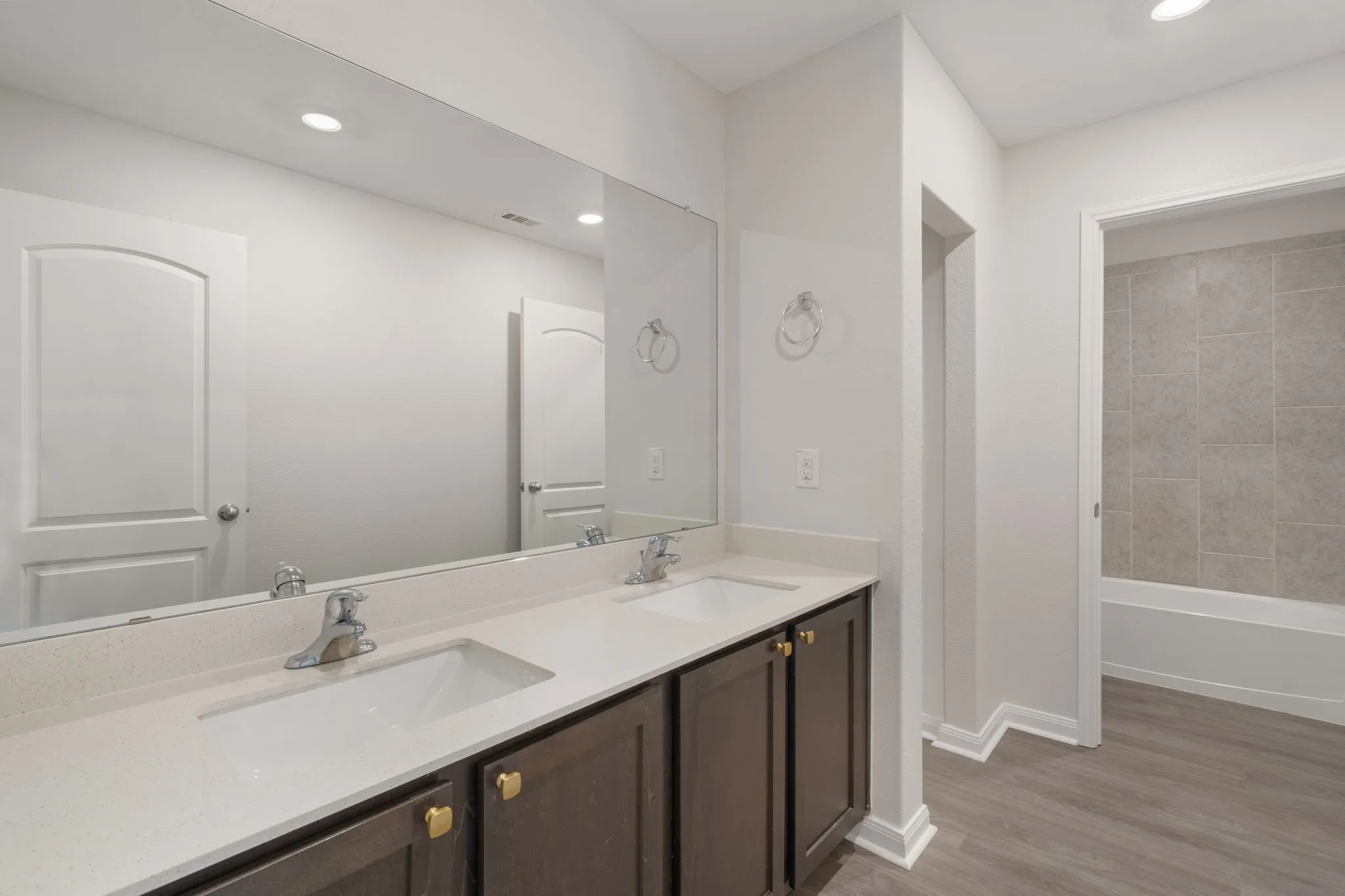 Single Family Residence For Sale in Ellis County , 101 Austin Avenue, Venus, Texas 76084, 5 Bedroom, 3 Bathroom, 2 Garage spaces, 2,587 Sqft, built in 2020, mls#21398109, Real Estate Agent in Venus, Homes For Sale in Ellis county, Homes For Sale in Venus, Realtor in Venus Texas, Real Estate Brokerage Independent Realty Texas, Luminita Cordes Realtor