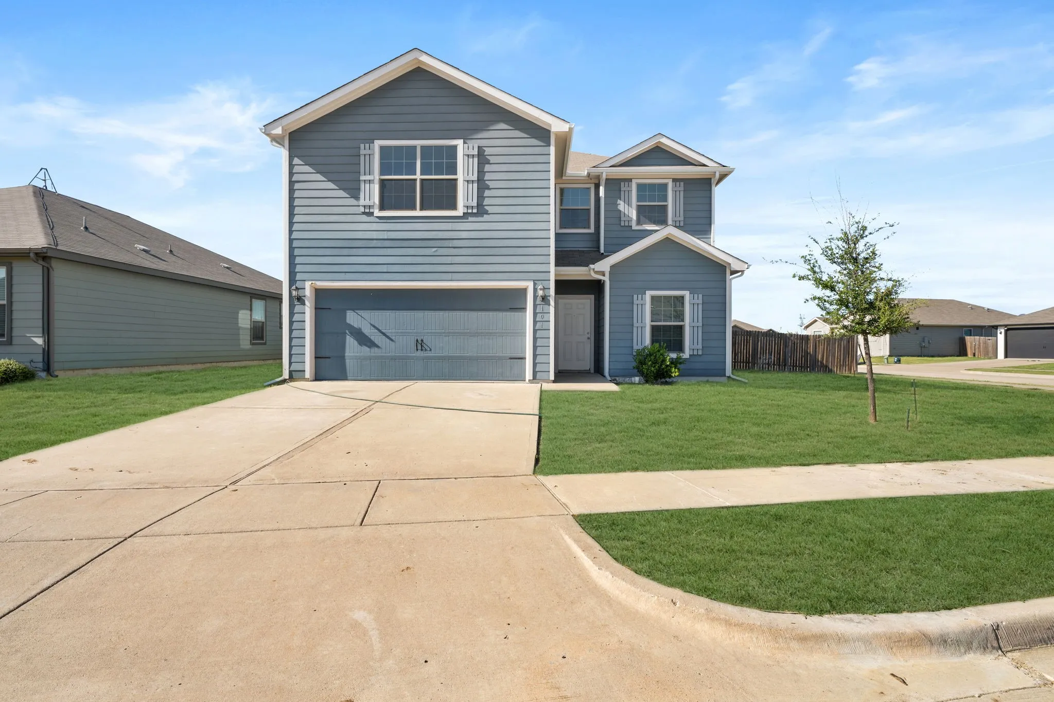 Single Family Residence For Sale in Ellis County , 101 Austin Avenue, Venus, Texas 76084, 5 Bedroom, 3 Bathroom, 2 Garage spaces, 2,587 Sqft, built in 2020, mls#21398109, Real Estate Agent in Venus, Homes For Sale in Ellis county, Homes For Sale in Venus, Realtor in Venus Texas, Real Estate Brokerage Independent Realty Texas, Luminita Cordes Realtor