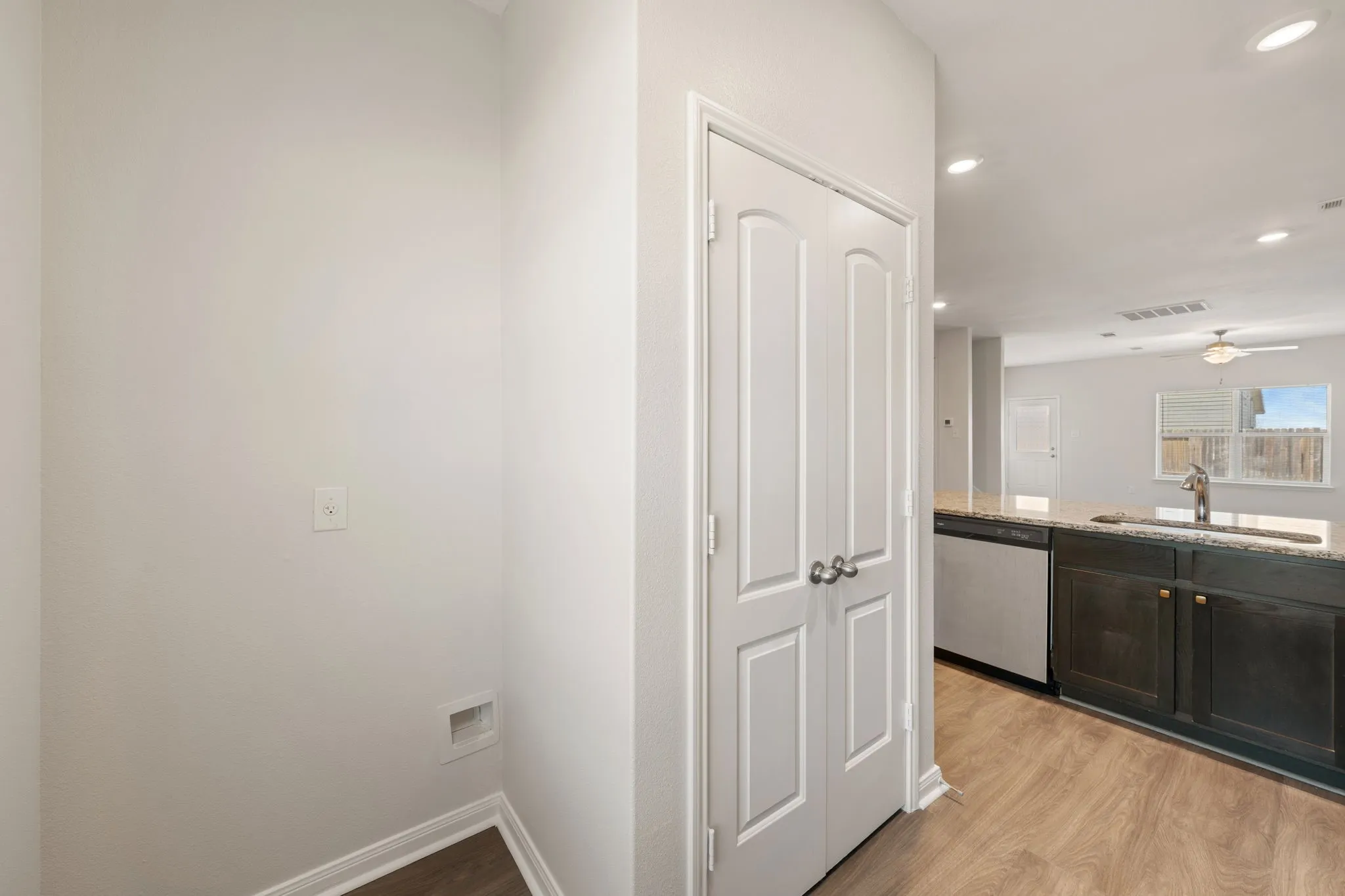 Single Family Residence For Sale in Ellis County , 101 Austin Avenue, Venus, Texas 76084, 5 Bedroom, 3 Bathroom, 2 Garage spaces, 2,587 Sqft, built in 2020, mls#21398109, Real Estate Agent in Venus, Homes For Sale in Ellis county, Homes For Sale in Venus, Realtor in Venus Texas, Real Estate Brokerage Independent Realty Texas, Luminita Cordes Realtor