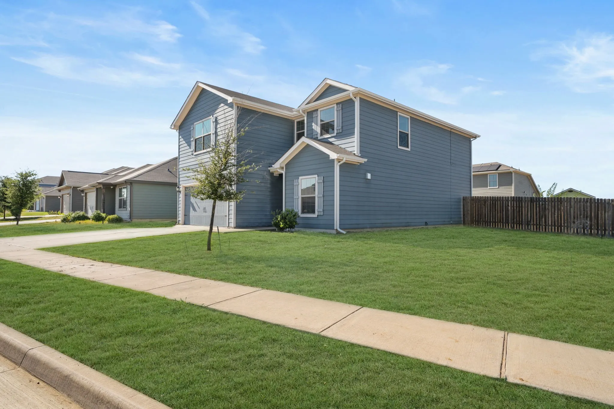 Single Family Residence For Sale in Ellis County , 101 Austin Avenue, Venus, Texas 76084, 5 Bedroom, 3 Bathroom, 2 Garage spaces, 2,587 Sqft, built in 2020, mls#21398109, Real Estate Agent in Venus, Homes For Sale in Ellis county, Homes For Sale in Venus, Realtor in Venus Texas, Real Estate Brokerage Independent Realty Texas, Luminita Cordes Realtor