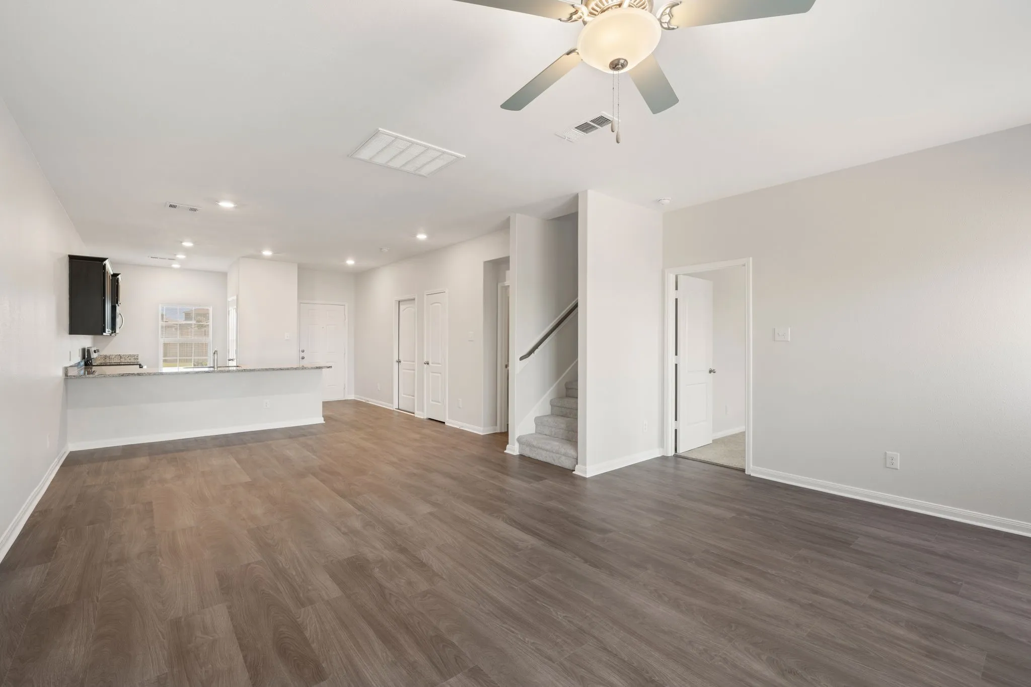 Single Family Residence For Sale in Ellis County , 101 Austin Avenue, Venus, Texas 76084, 5 Bedroom, 3 Bathroom, 2 Garage spaces, 2,587 Sqft, built in 2020, mls#21398109, Real Estate Agent in Venus, Homes For Sale in Ellis county, Homes For Sale in Venus, Realtor in Venus Texas, Real Estate Brokerage Independent Realty Texas, Luminita Cordes Realtor