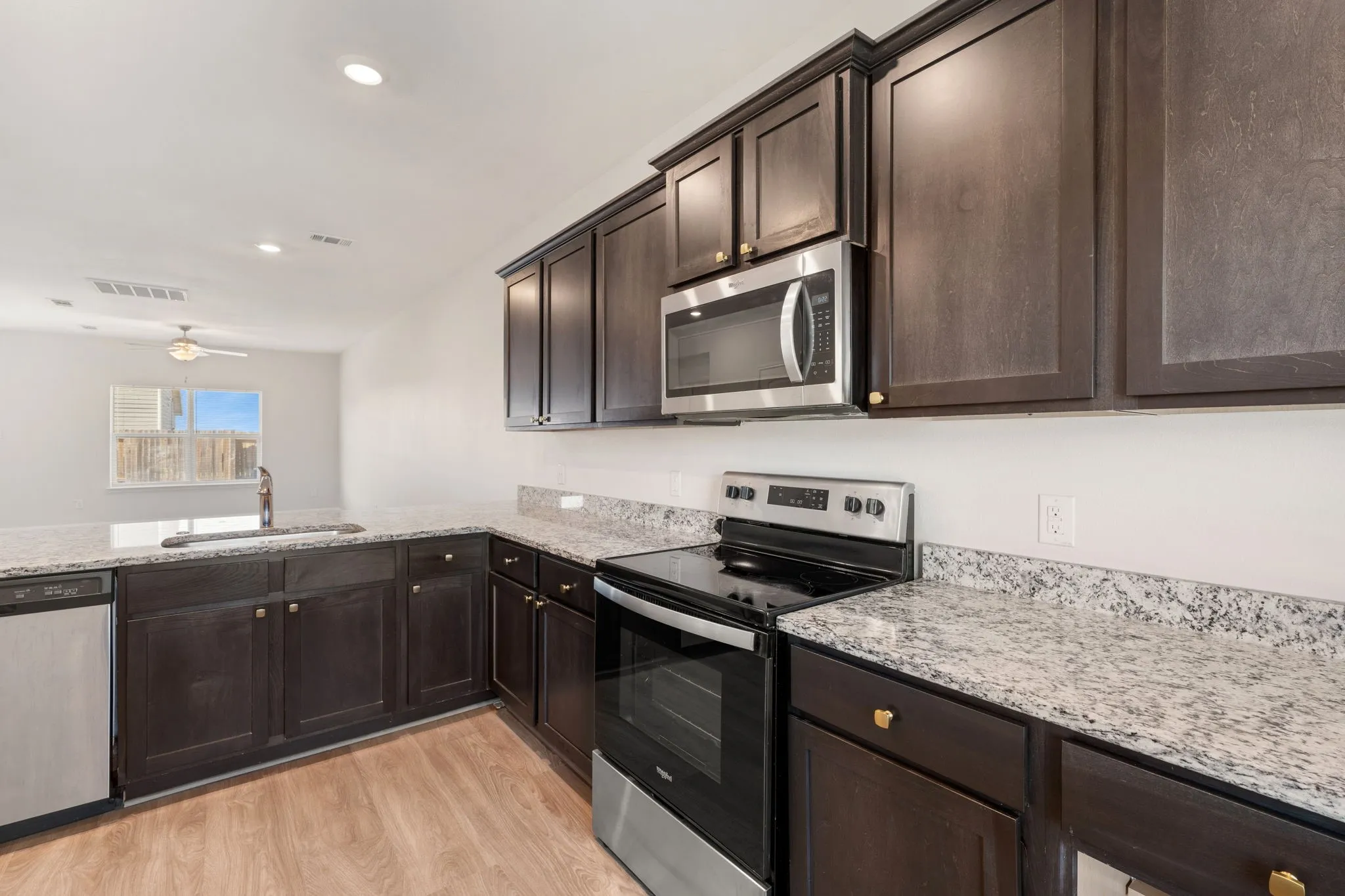 Single Family Residence For Sale in Ellis County , 101 Austin Avenue, Venus, Texas 76084, 5 Bedroom, 3 Bathroom, 2 Garage spaces, 2,587 Sqft, built in 2020, mls#21398109, Real Estate Agent in Venus, Homes For Sale in Ellis county, Homes For Sale in Venus, Realtor in Venus Texas, Real Estate Brokerage Independent Realty Texas, Luminita Cordes Realtor