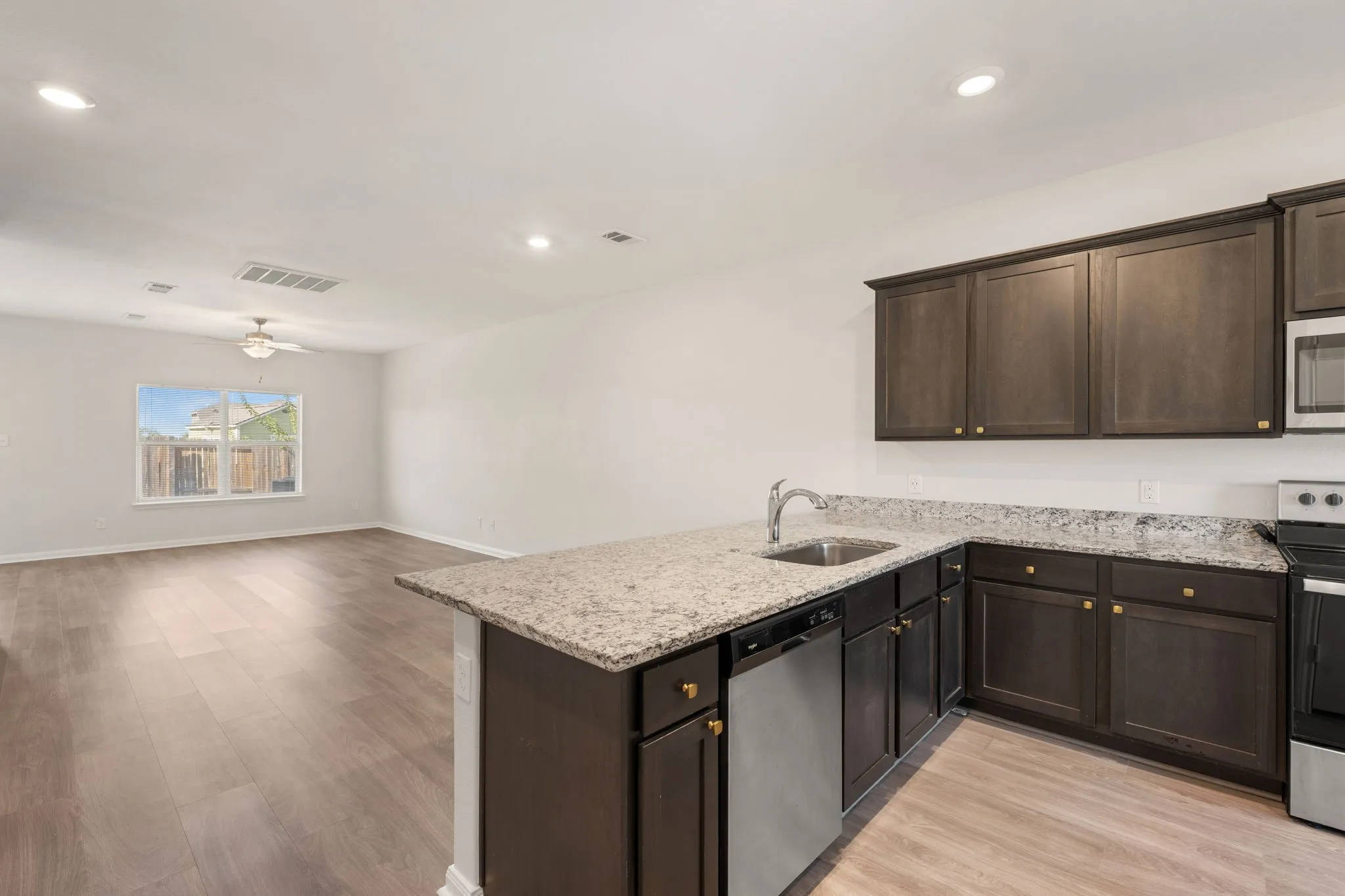 Single Family Residence For Sale in Ellis County , 101 Austin Avenue, Venus, Texas 76084, 5 Bedroom, 3 Bathroom, 2 Garage spaces, 2,587 Sqft, built in 2020, mls#21398109, Real Estate Agent in Venus, Homes For Sale in Ellis county, Homes For Sale in Venus, Realtor in Venus Texas, Real Estate Brokerage Independent Realty Texas, Luminita Cordes Realtor