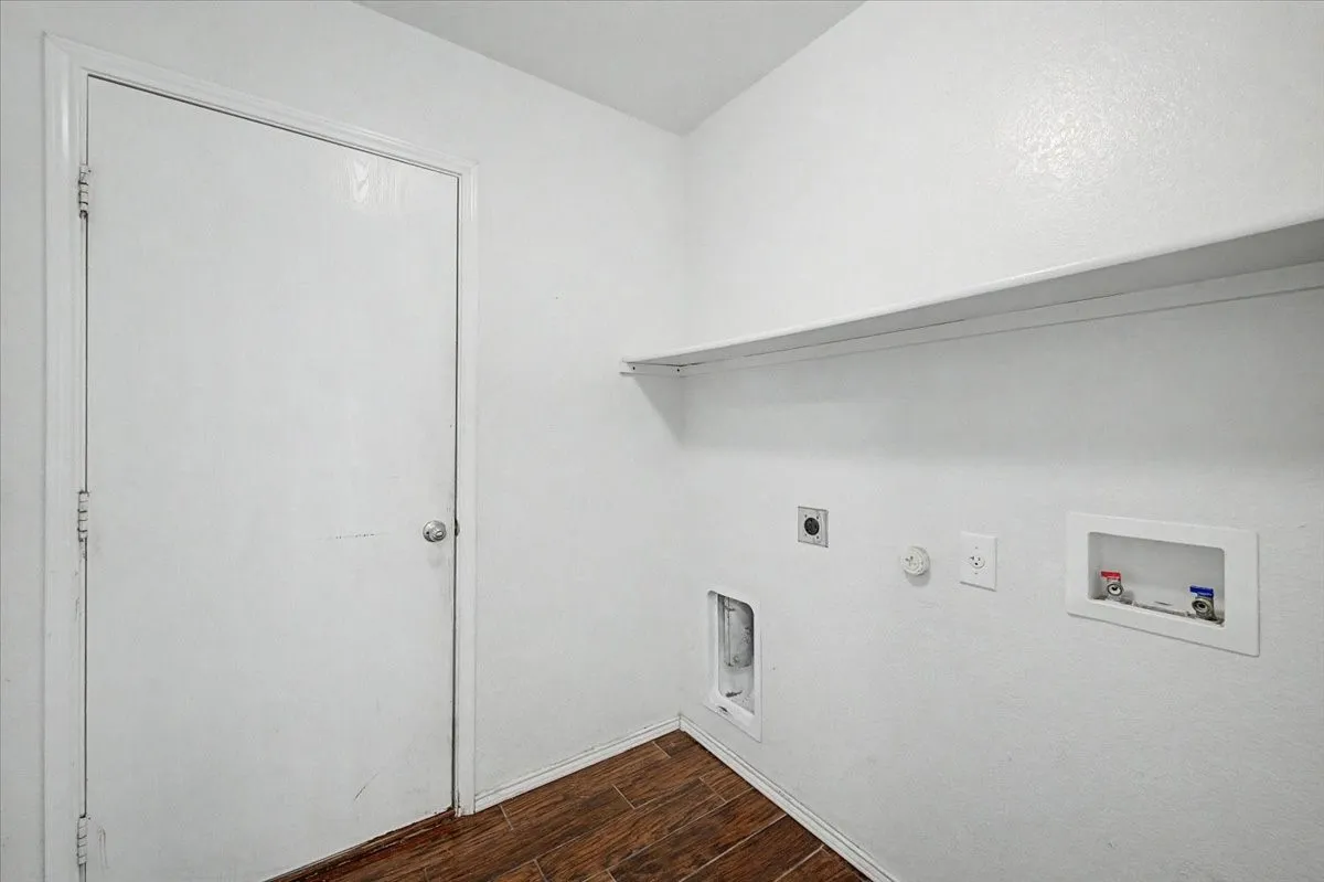 Single Family Residence For Sale in Tarrant County , 821 Green Heath Avenue, Fort Worth, Texas 76120, 3 Bedroom, 2 Bathroom, 2 Garage spaces, 1,840 Sqft, built in 2009, mls#21396153, Real Estate Agent in Fort Worth, Homes For Sale in Tarrant county, Homes For Sale in Fort Worth, Realtor in Fort Worth Texas, Real Estate Brokerage Independent Realty Texas, Luminita Cordes Realtor