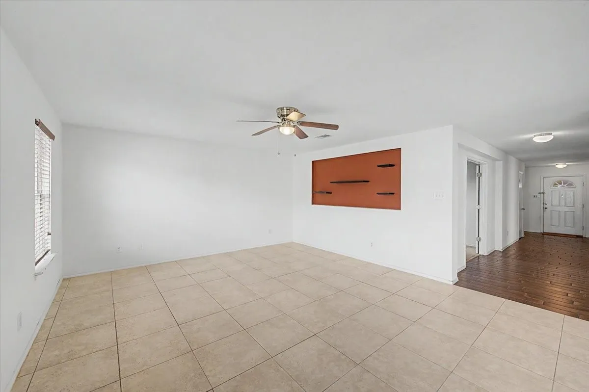 Single Family Residence For Sale in Tarrant County , 821 Green Heath Avenue, Fort Worth, Texas 76120, 3 Bedroom, 2 Bathroom, 2 Garage spaces, 1,840 Sqft, built in 2009, mls#21396153, Real Estate Agent in Fort Worth, Homes For Sale in Tarrant county, Homes For Sale in Fort Worth, Realtor in Fort Worth Texas, Real Estate Brokerage Independent Realty Texas, Luminita Cordes Realtor