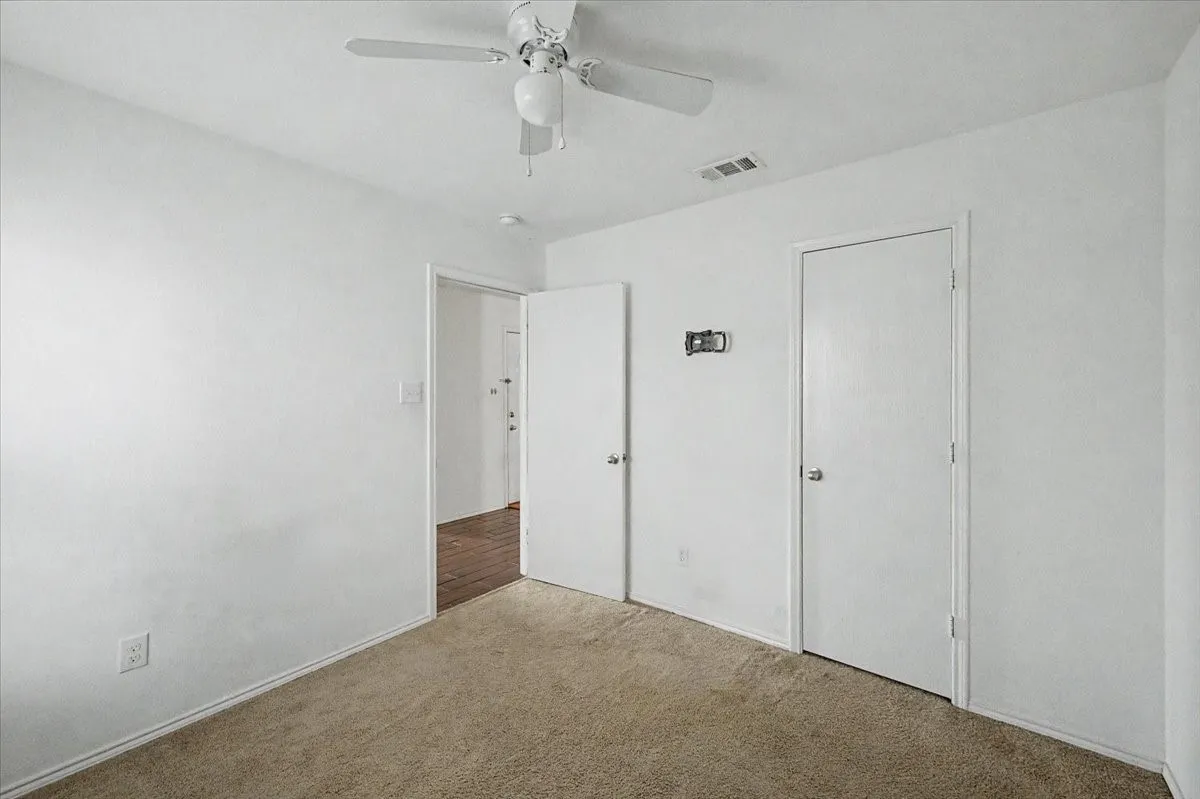 Single Family Residence For Sale in Tarrant County , 821 Green Heath Avenue, Fort Worth, Texas 76120, 3 Bedroom, 2 Bathroom, 2 Garage spaces, 1,840 Sqft, built in 2009, mls#21396153, Real Estate Agent in Fort Worth, Homes For Sale in Tarrant county, Homes For Sale in Fort Worth, Realtor in Fort Worth Texas, Real Estate Brokerage Independent Realty Texas, Luminita Cordes Realtor
