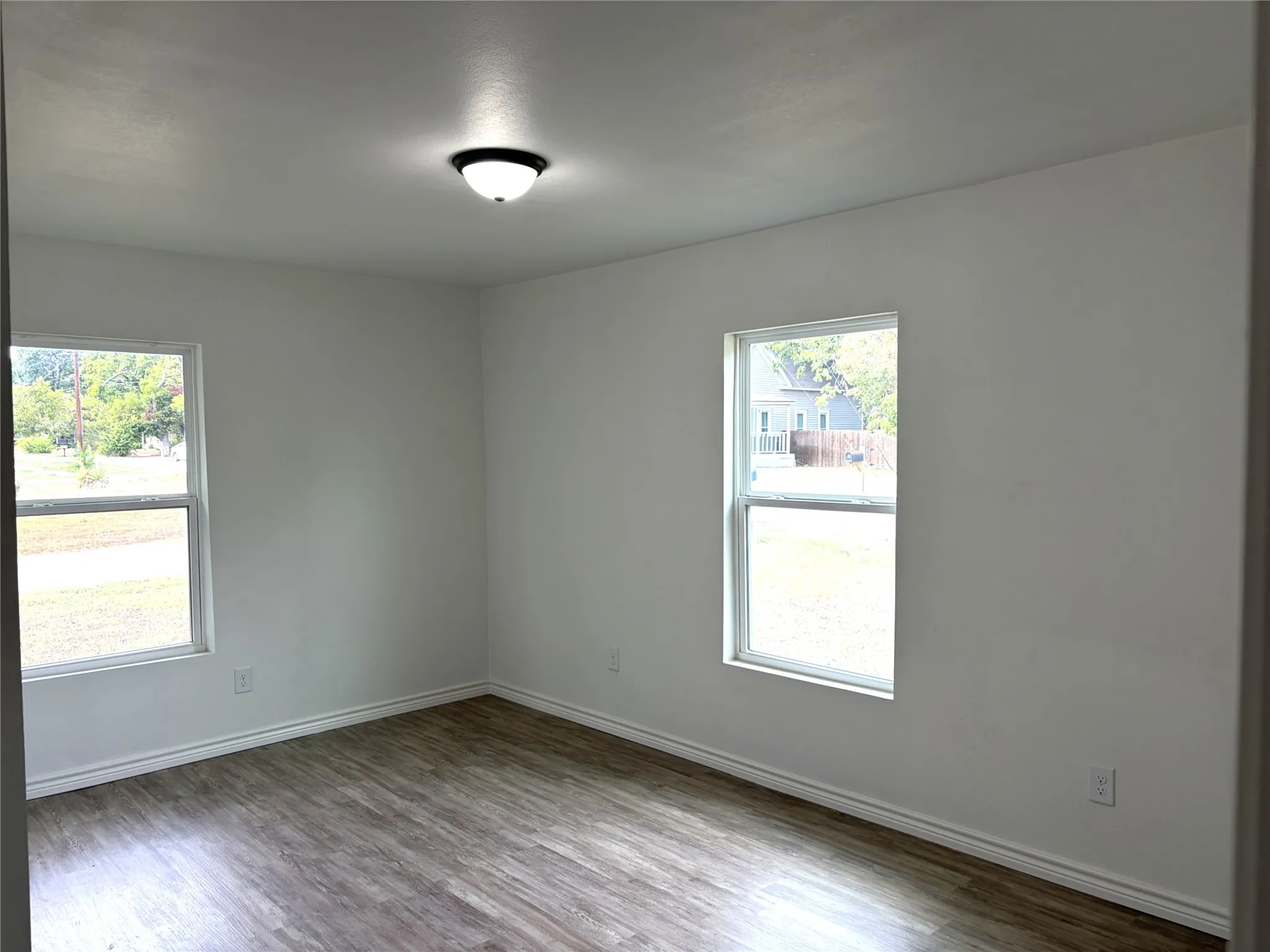 Single Family Residence For Sale in Johnson County , 600 Scurlock Street, Grandview, Texas 76050, 4 Bedroom, 2 Bathroom, 1 Garage spaces, 1,422 Sqft, built in 1950, mls#21397754, Real Estate Agent in Grandview, Homes For Sale in Johnson county, Homes For Sale in Grandview, Realtor in Grandview Texas, Real Estate Brokerage Independent Realty Texas, Luminita Cordes Realtor