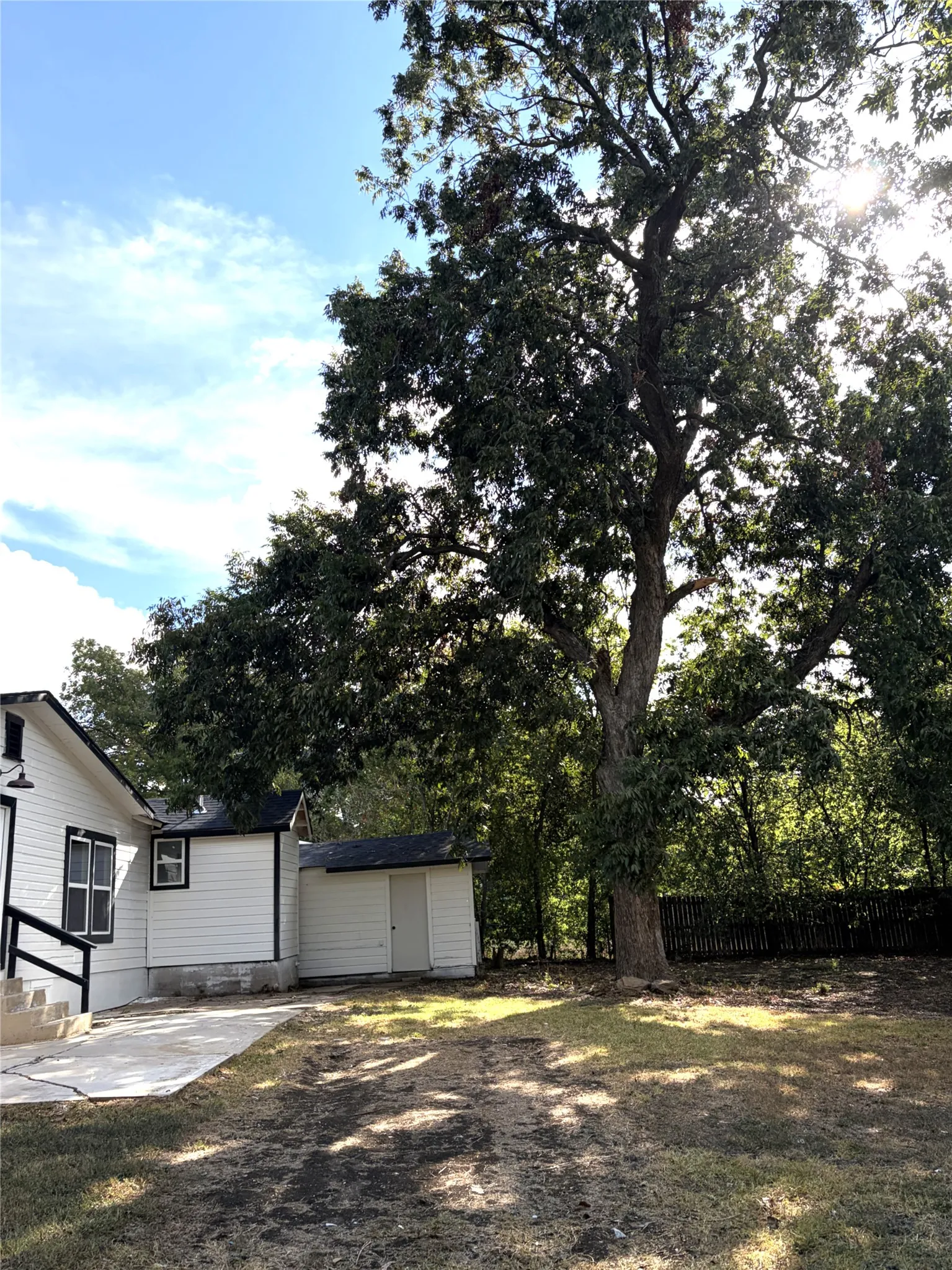 Single Family Residence For Sale in Johnson County , 600 Scurlock Street, Grandview, Texas 76050, 4 Bedroom, 2 Bathroom, 1 Garage spaces, 1,422 Sqft, built in 1950, mls#21397754, Real Estate Agent in Grandview, Homes For Sale in Johnson county, Homes For Sale in Grandview, Realtor in Grandview Texas, Real Estate Brokerage Independent Realty Texas, Luminita Cordes Realtor