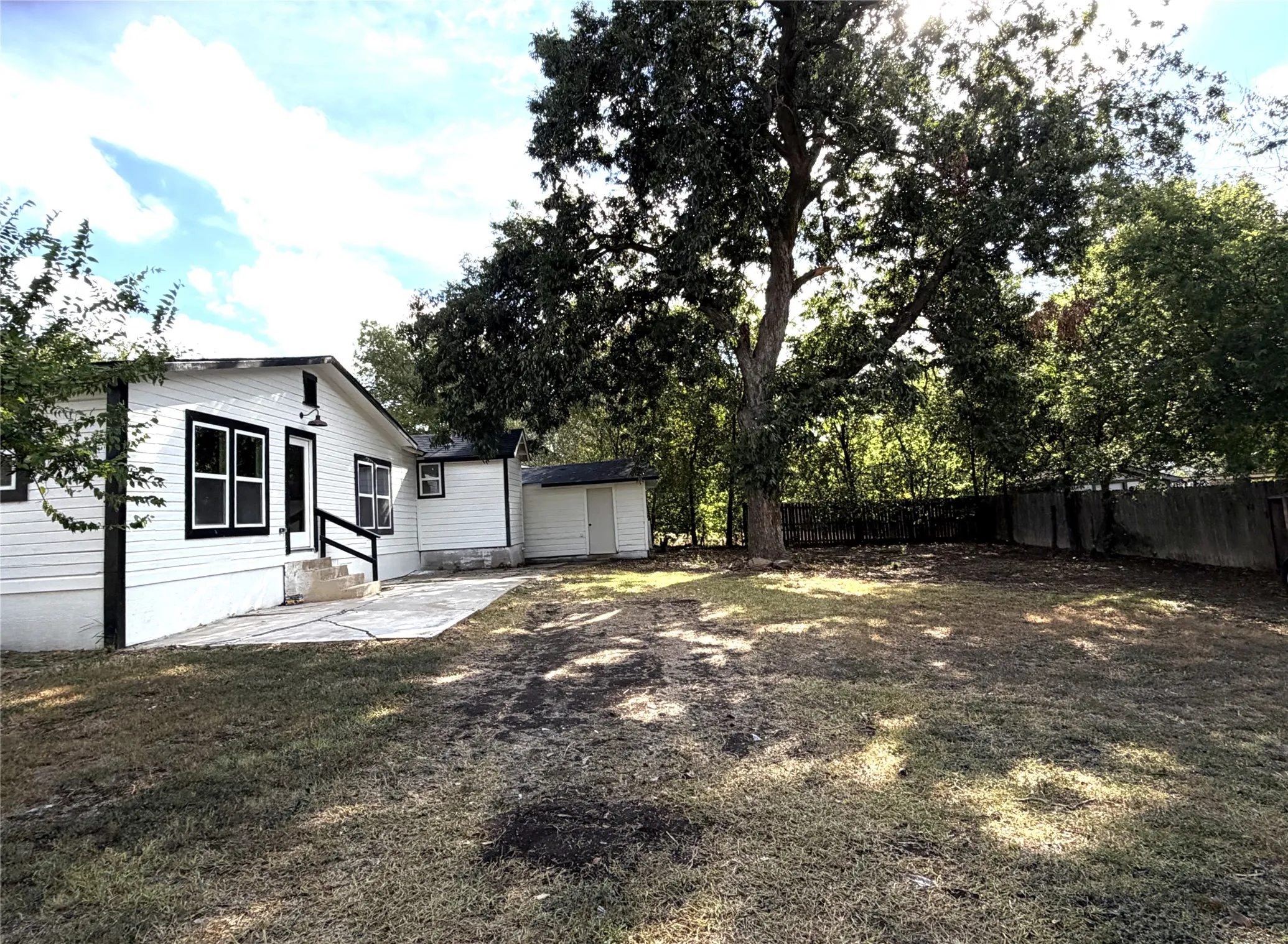 Single Family Residence For Sale in Johnson County , 600 Scurlock Street, Grandview, Texas 76050, 4 Bedroom, 2 Bathroom, 1 Garage spaces, 1,422 Sqft, built in 1950, mls#21397754, Real Estate Agent in Grandview, Homes For Sale in Johnson county, Homes For Sale in Grandview, Realtor in Grandview Texas, Real Estate Brokerage Independent Realty Texas, Luminita Cordes Realtor