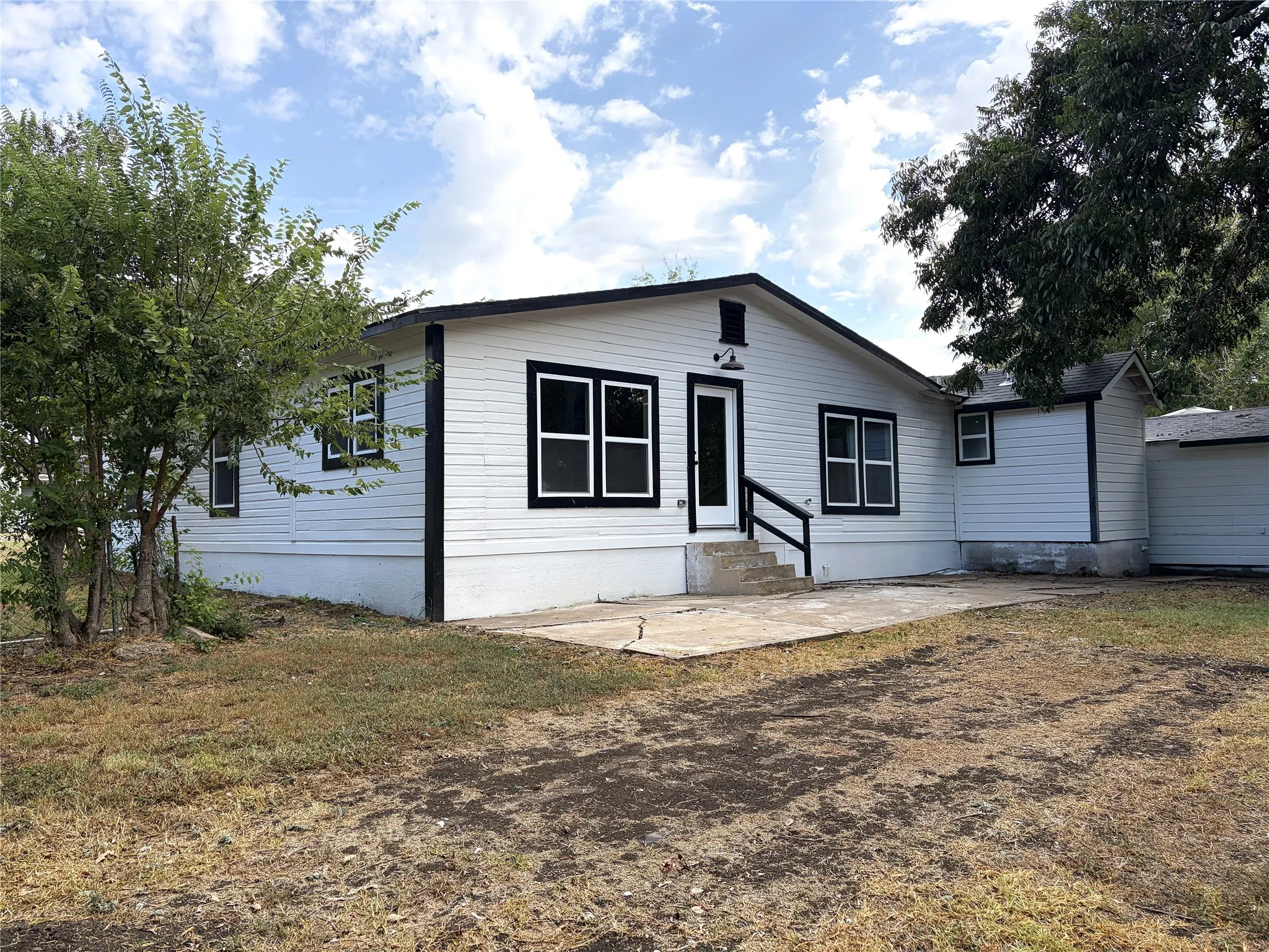 Single Family Residence For Sale in Johnson County , 600 Scurlock Street, Grandview, Texas 76050, 4 Bedroom, 2 Bathroom, 1 Garage spaces, 1,422 Sqft, built in 1950, mls#21397754, Real Estate Agent in Grandview, Homes For Sale in Johnson county, Homes For Sale in Grandview, Realtor in Grandview Texas, Real Estate Brokerage Independent Realty Texas, Luminita Cordes Realtor