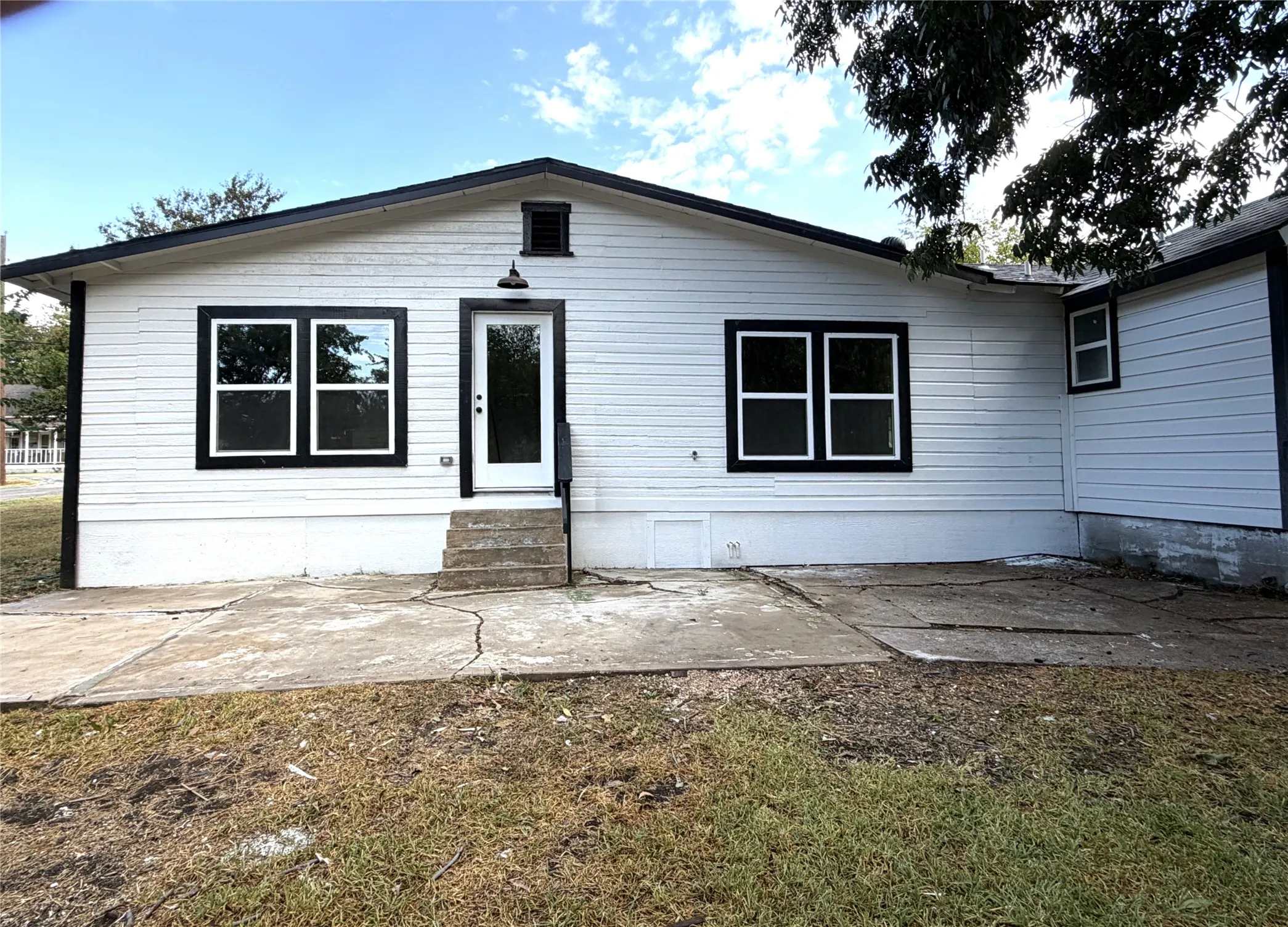 Single Family Residence For Sale in Johnson County , 600 Scurlock Street, Grandview, Texas 76050, 4 Bedroom, 2 Bathroom, 1 Garage spaces, 1,422 Sqft, built in 1950, mls#21397754, Real Estate Agent in Grandview, Homes For Sale in Johnson county, Homes For Sale in Grandview, Realtor in Grandview Texas, Real Estate Brokerage Independent Realty Texas, Luminita Cordes Realtor