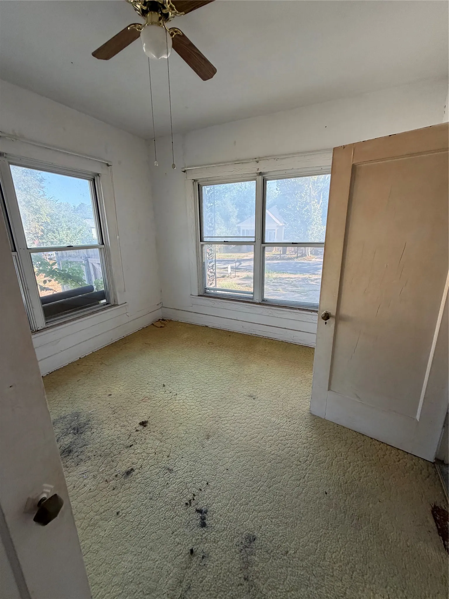 Single Family Residence For Sale in Grayson County , 619 W Owing Street, Denison, Texas 75020, 3 Bedroom, 2 Bathroom, Garage spaces, 1,438 Sqft, built in 1930, mls#21397455, Real Estate Agent in Denison, Homes For Sale in Grayson county, Homes For Sale in Denison, Realtor in Denison Texas, Real Estate Brokerage Independent Realty Texas, Luminita Cordes Realtor