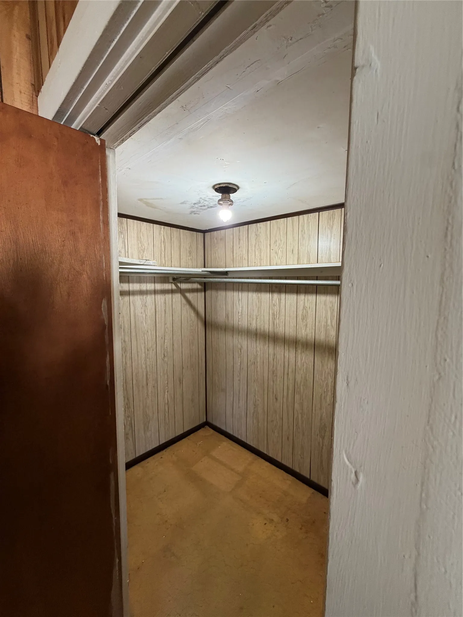 Single Family Residence For Sale in Grayson County , 619 W Owing Street, Denison, Texas 75020, 3 Bedroom, 2 Bathroom, Garage spaces, 1,438 Sqft, built in 1930, mls#21397455, Real Estate Agent in Denison, Homes For Sale in Grayson county, Homes For Sale in Denison, Realtor in Denison Texas, Real Estate Brokerage Independent Realty Texas, Luminita Cordes Realtor