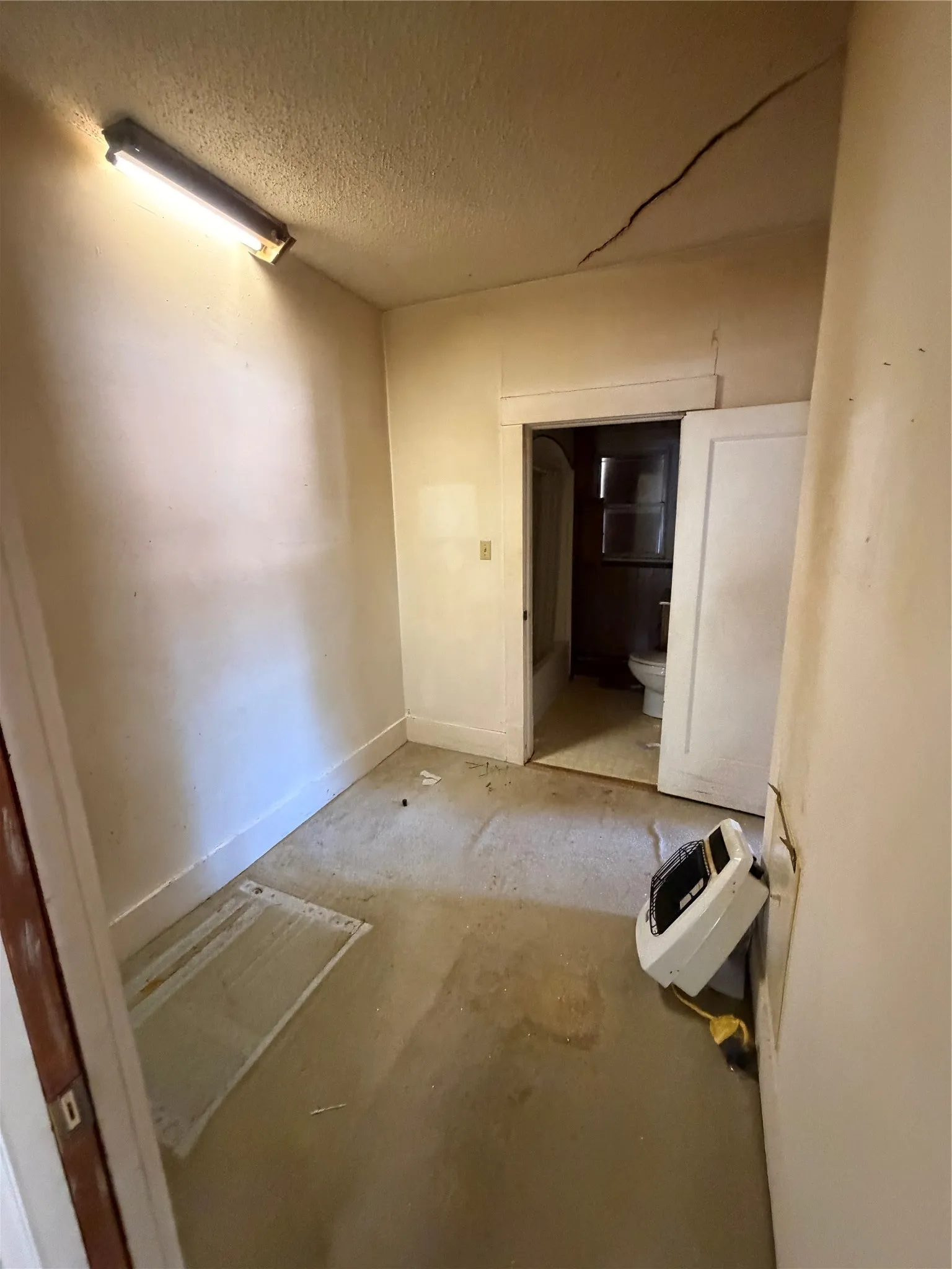 Single Family Residence For Sale in Grayson County , 619 W Owing Street, Denison, Texas 75020, 3 Bedroom, 2 Bathroom, Garage spaces, 1,438 Sqft, built in 1930, mls#21397455, Real Estate Agent in Denison, Homes For Sale in Grayson county, Homes For Sale in Denison, Realtor in Denison Texas, Real Estate Brokerage Independent Realty Texas, Luminita Cordes Realtor