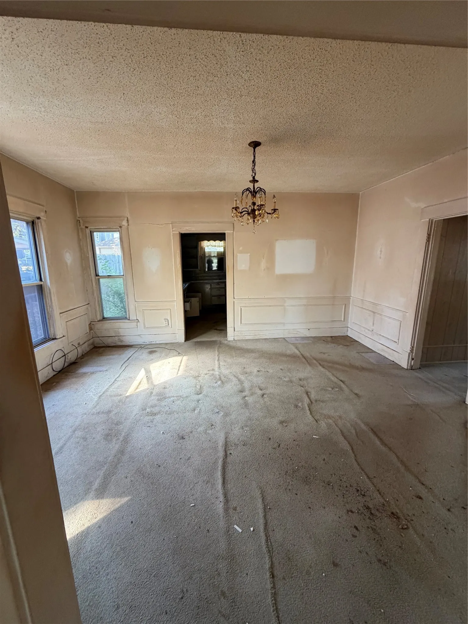 Single Family Residence For Sale in Grayson County , 619 W Owing Street, Denison, Texas 75020, 3 Bedroom, 2 Bathroom, Garage spaces, 1,438 Sqft, built in 1930, mls#21397455, Real Estate Agent in Denison, Homes For Sale in Grayson county, Homes For Sale in Denison, Realtor in Denison Texas, Real Estate Brokerage Independent Realty Texas, Luminita Cordes Realtor
