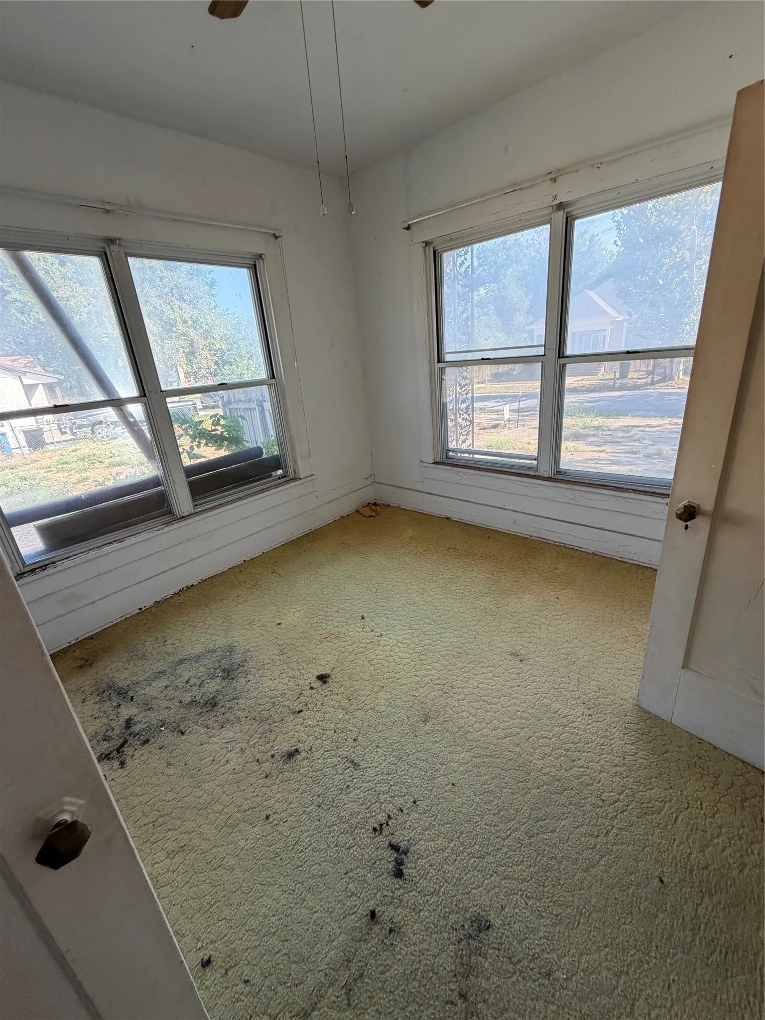 Single Family Residence For Sale in Grayson County , 619 W Owing Street, Denison, Texas 75020, 3 Bedroom, 2 Bathroom, Garage spaces, 1,438 Sqft, built in 1930, mls#21397455, Real Estate Agent in Denison, Homes For Sale in Grayson county, Homes For Sale in Denison, Realtor in Denison Texas, Real Estate Brokerage Independent Realty Texas, Luminita Cordes Realtor