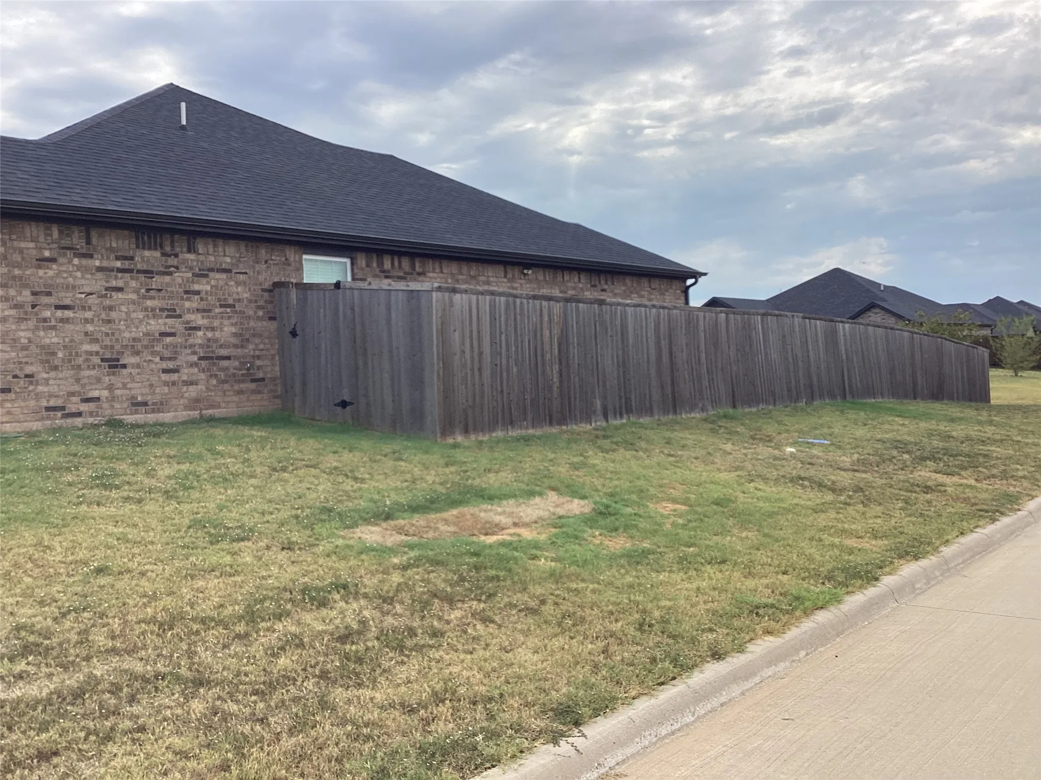 Single Family Residence For Sale in Grayson County , 122 NORTH MEADOWS Street, Pottsboro, Texas 75076, 3 Bedroom, 2 Bathroom, 2 Garage spaces, 1,671 Sqft, built in 2022, mls#21398120, Real Estate Agent in Pottsboro, Homes For Sale in Grayson county, Homes For Sale in Pottsboro, Realtor in Pottsboro Texas, Real Estate Brokerage Independent Realty Texas, Luminita Cordes Realtor