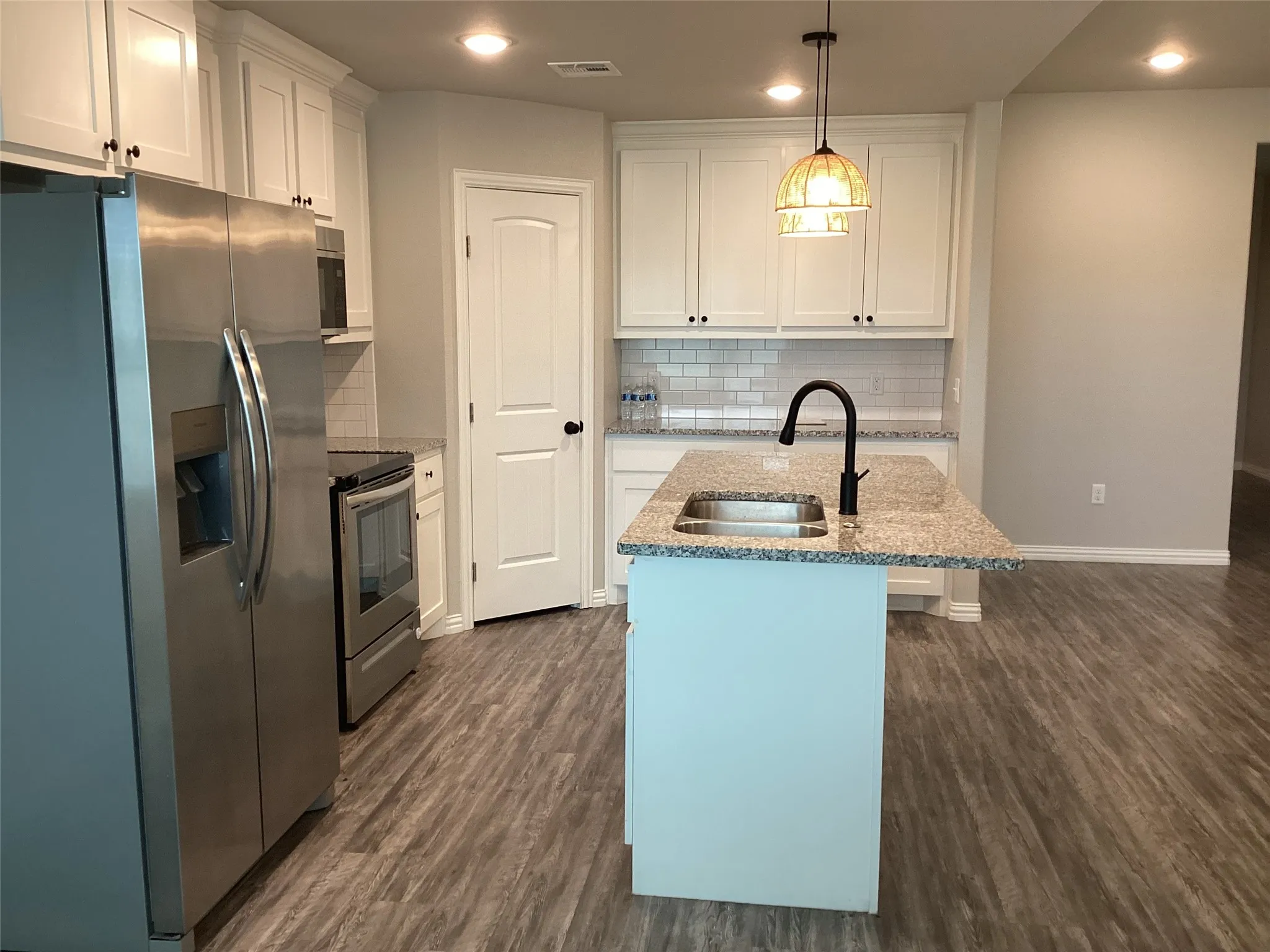 Single Family Residence For Sale in Grayson County , 122 NORTH MEADOWS Street, Pottsboro, Texas 75076, 3 Bedroom, 2 Bathroom, 2 Garage spaces, 1,671 Sqft, built in 2022, mls#21398120, Real Estate Agent in Pottsboro, Homes For Sale in Grayson county, Homes For Sale in Pottsboro, Realtor in Pottsboro Texas, Real Estate Brokerage Independent Realty Texas, Luminita Cordes Realtor