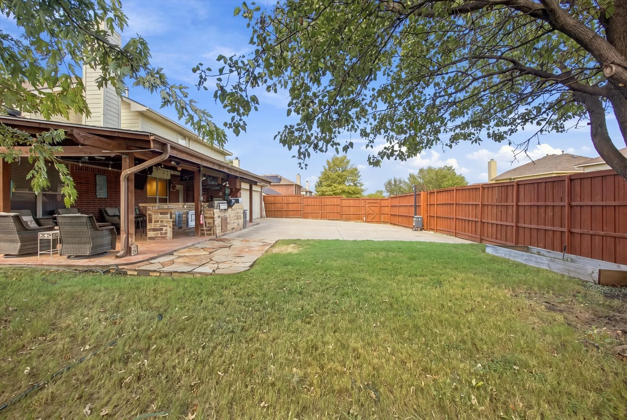 Who wouldn't love this fabulous backyard!